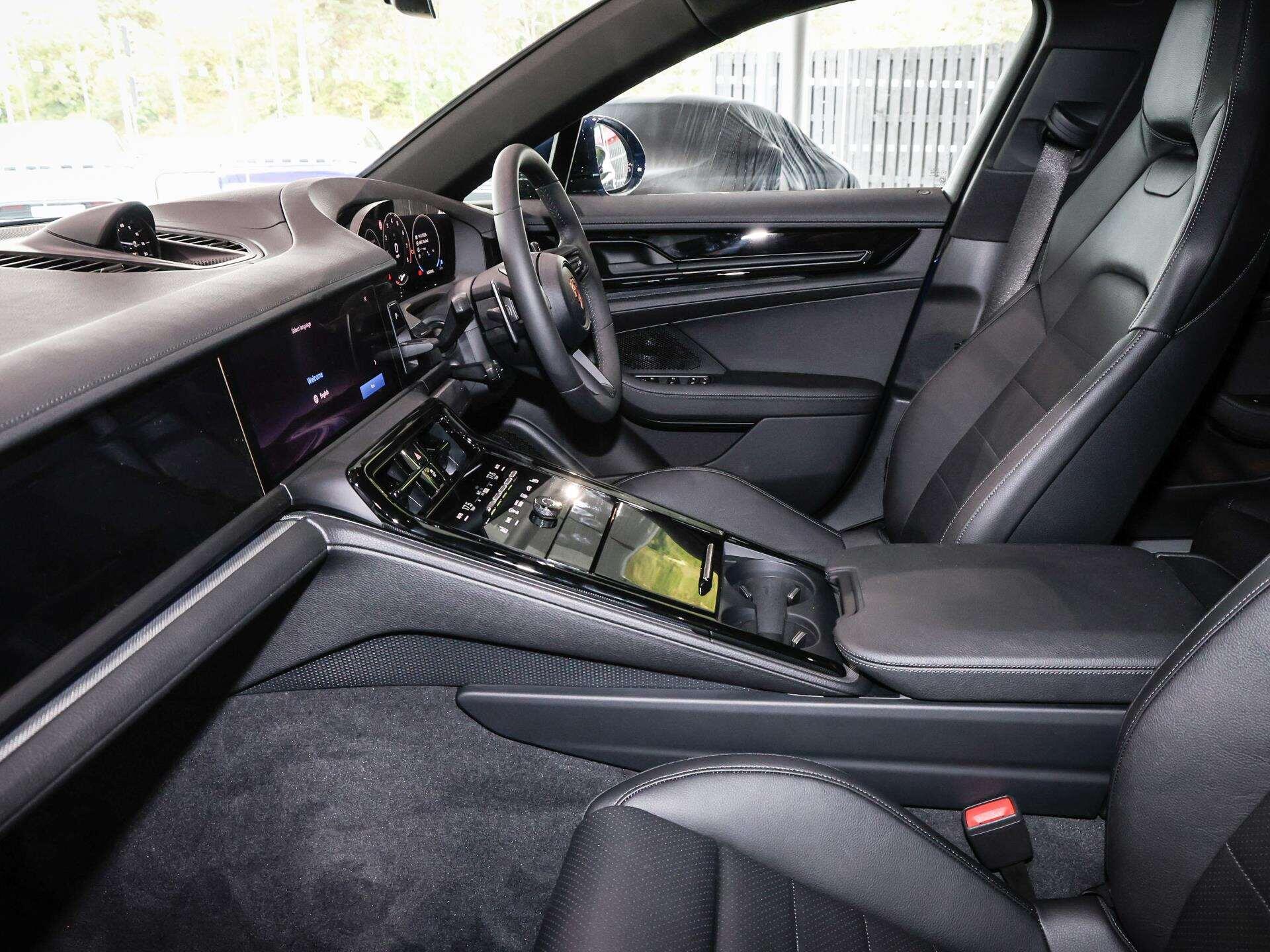 Porsche Panamera view 9