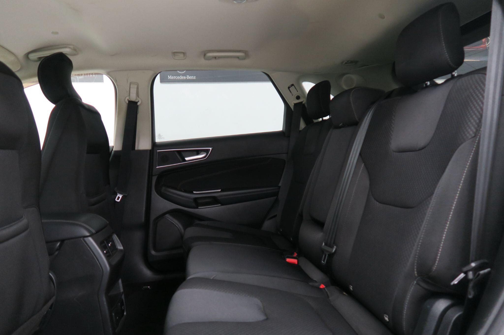 Ford Edge view 12
