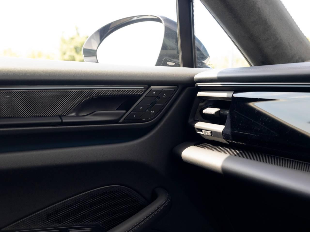 Porsche Macan view 61