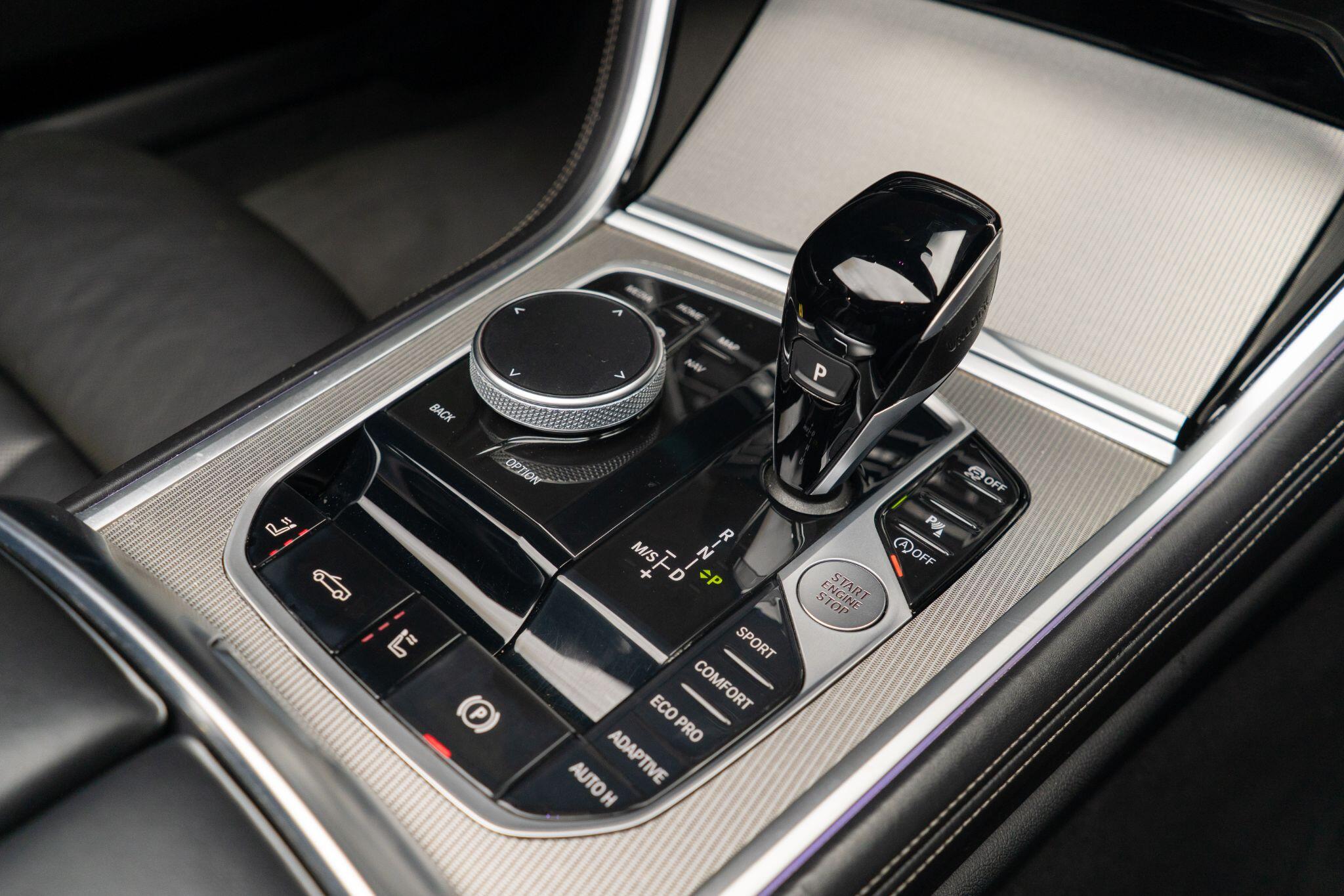 BMW 8 Series view 16