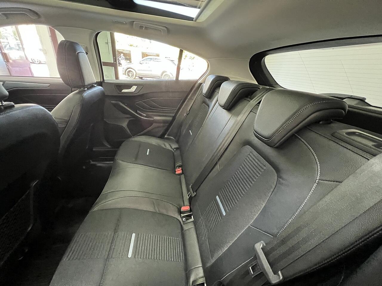 Ford Focus view 18
