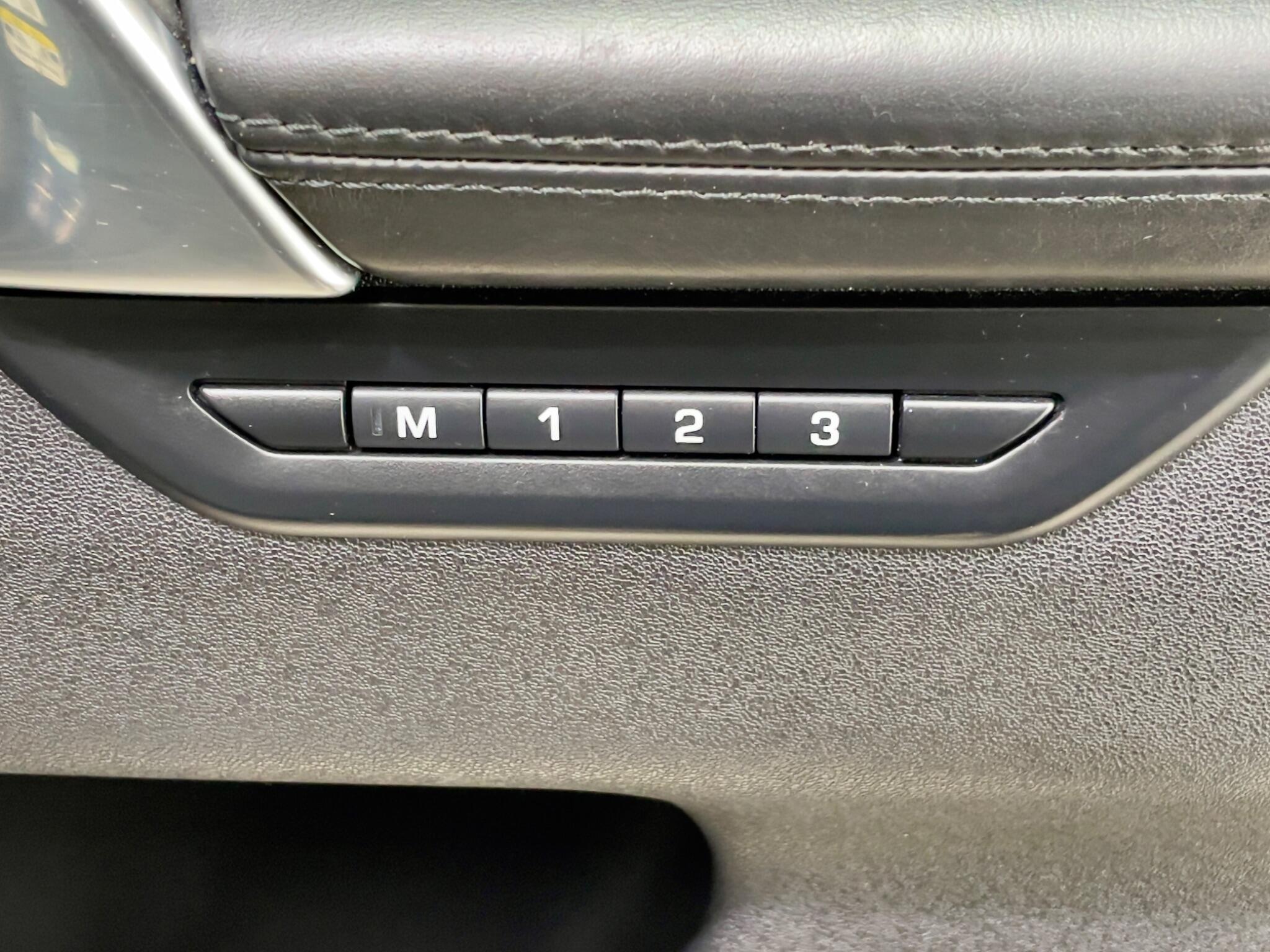 Land Rover Discovery Sport view 35