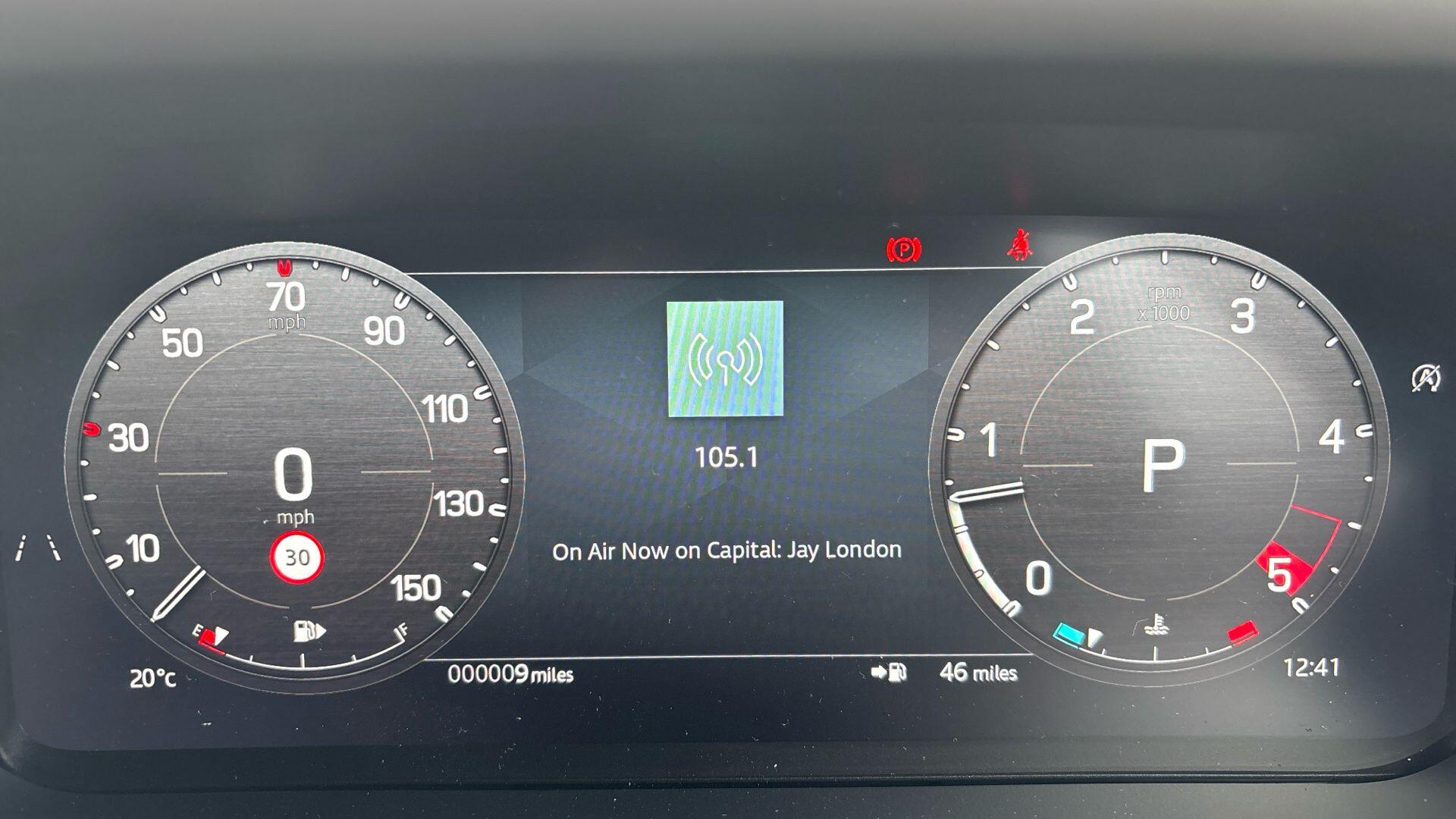 Land Rover Defender view 36