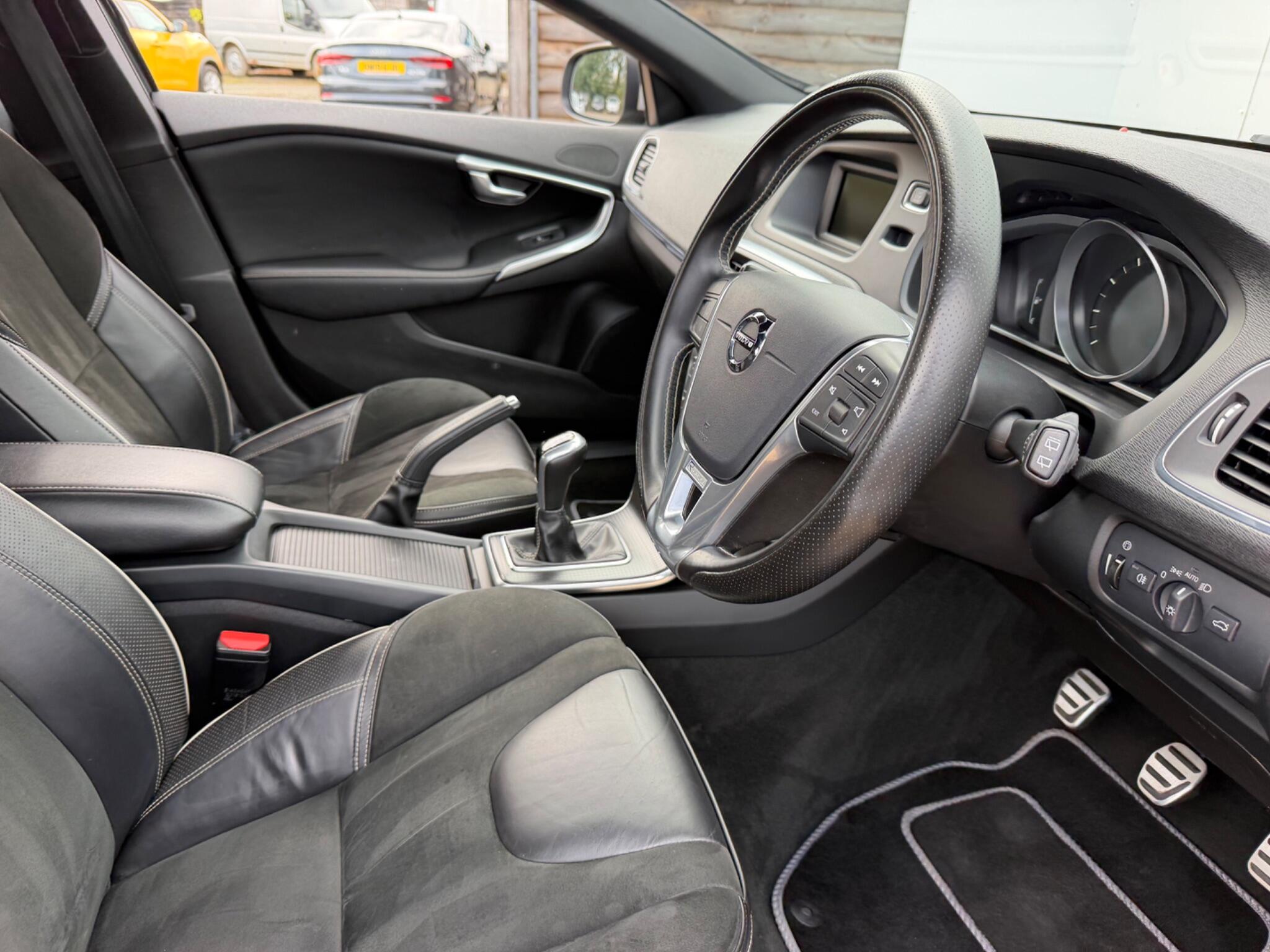 Volvo V40 view 15