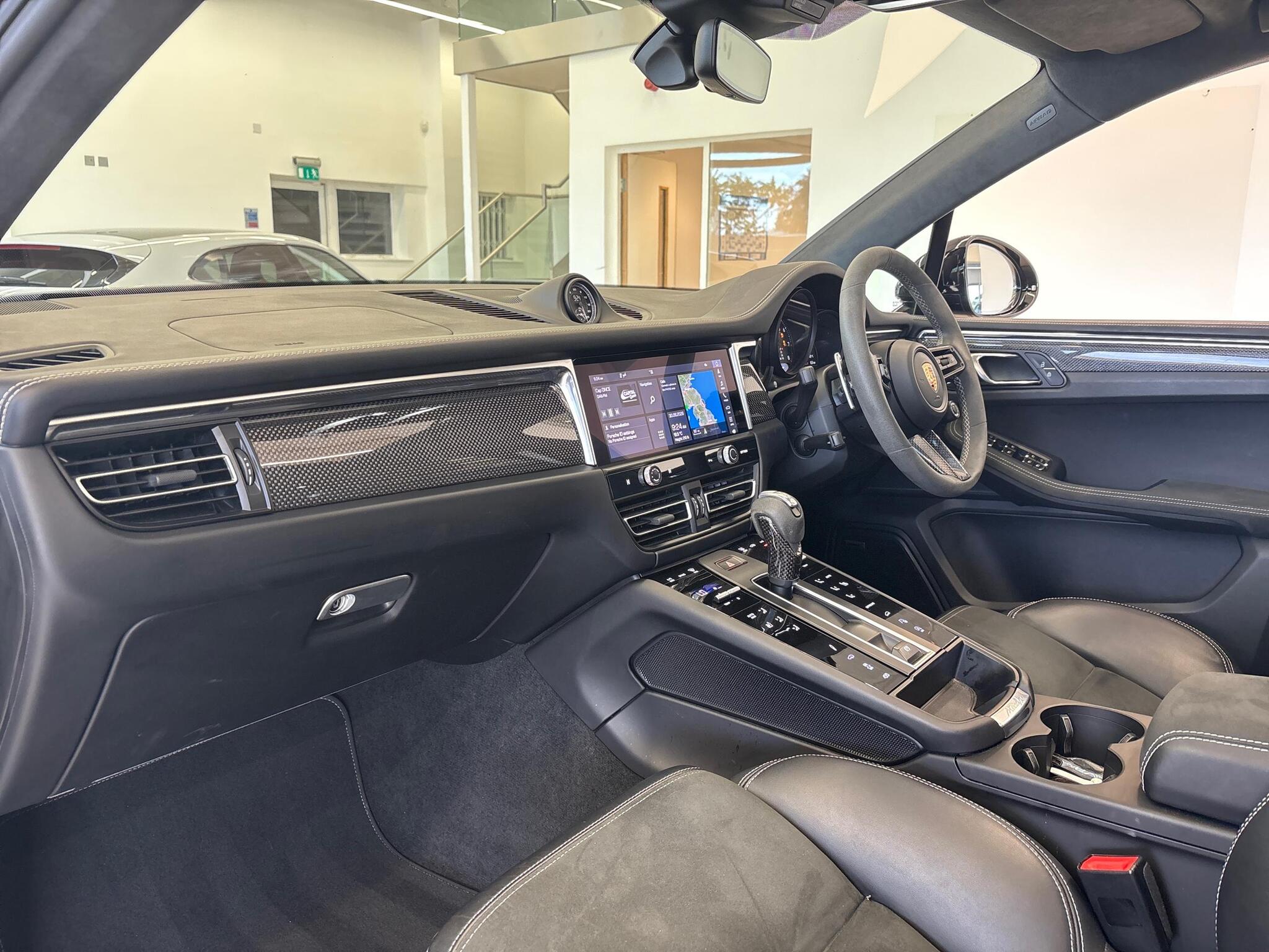 Porsche Macan view 13