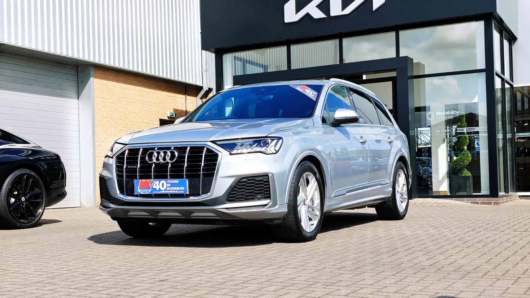 Audi Audi Q7 view 8