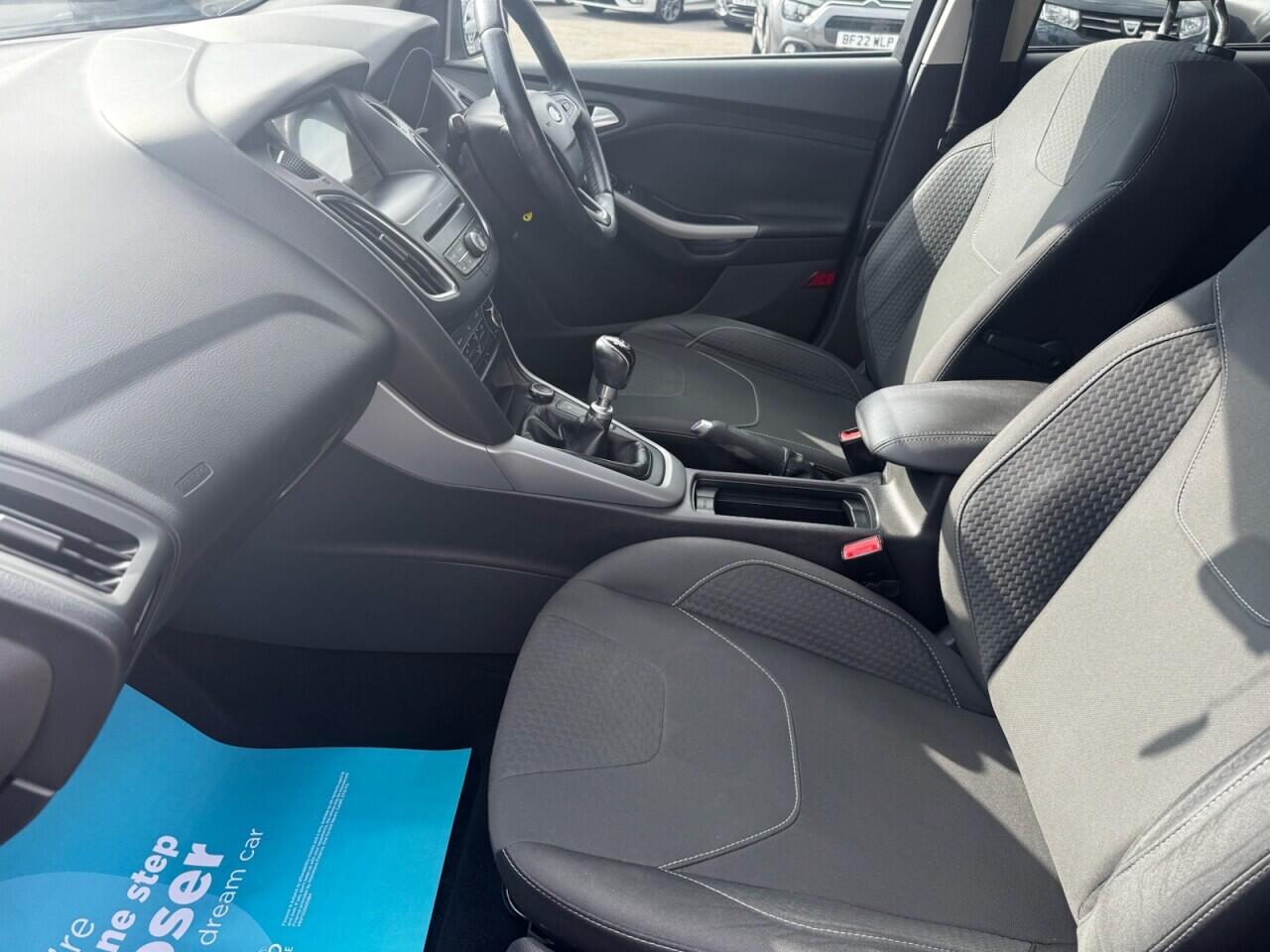 Ford Focus view 27