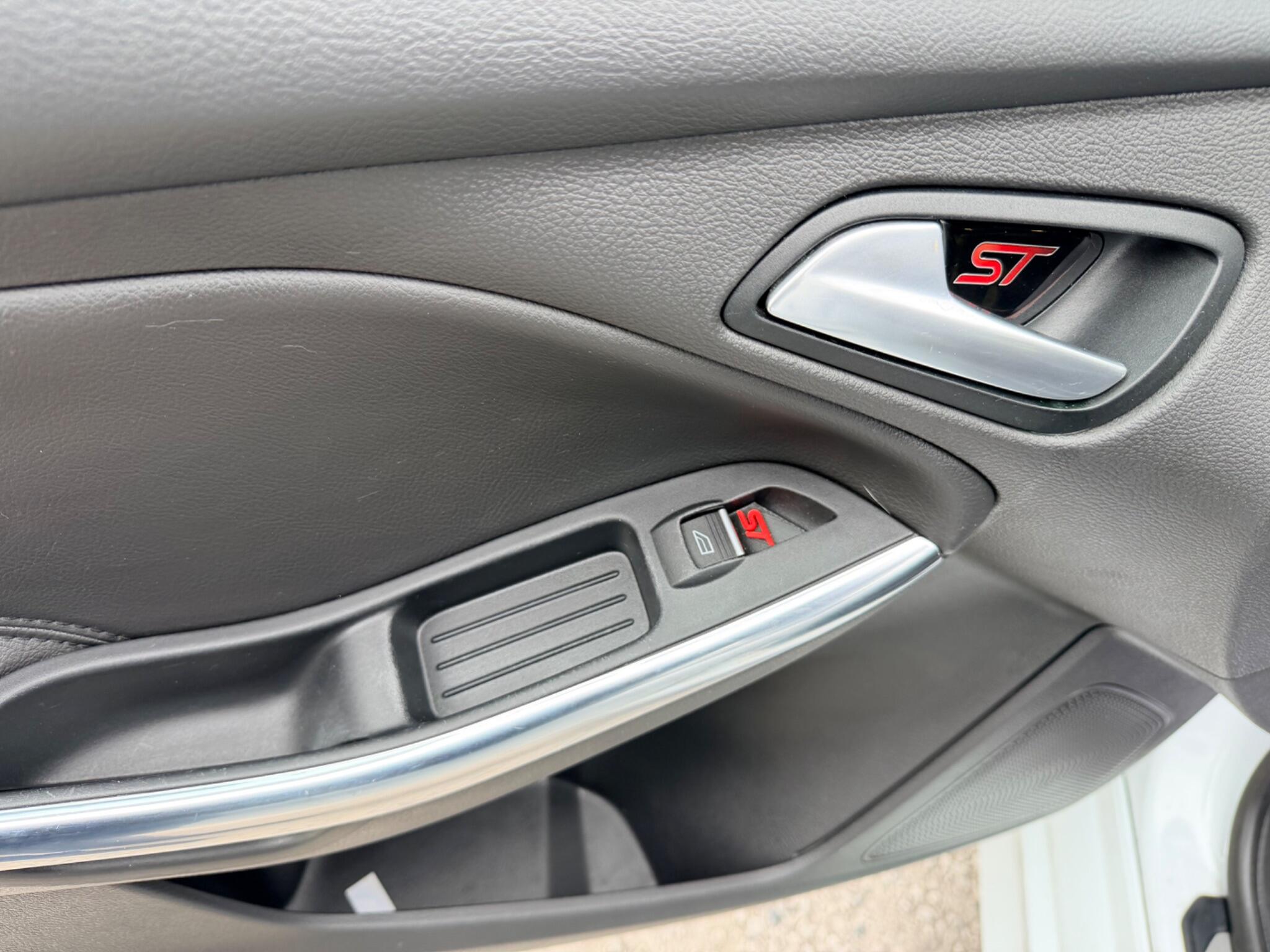 Ford Focus view 28