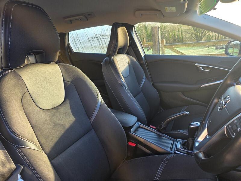 2019 Volvo V40 2.0 T2 R-Design Edition Euro 6 (s/s) 5dr • 129,000 miles image 20