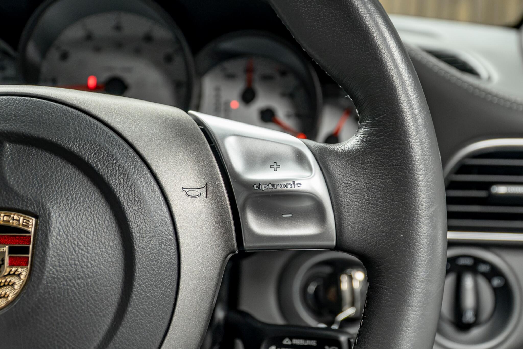 Porsche 911 view 40