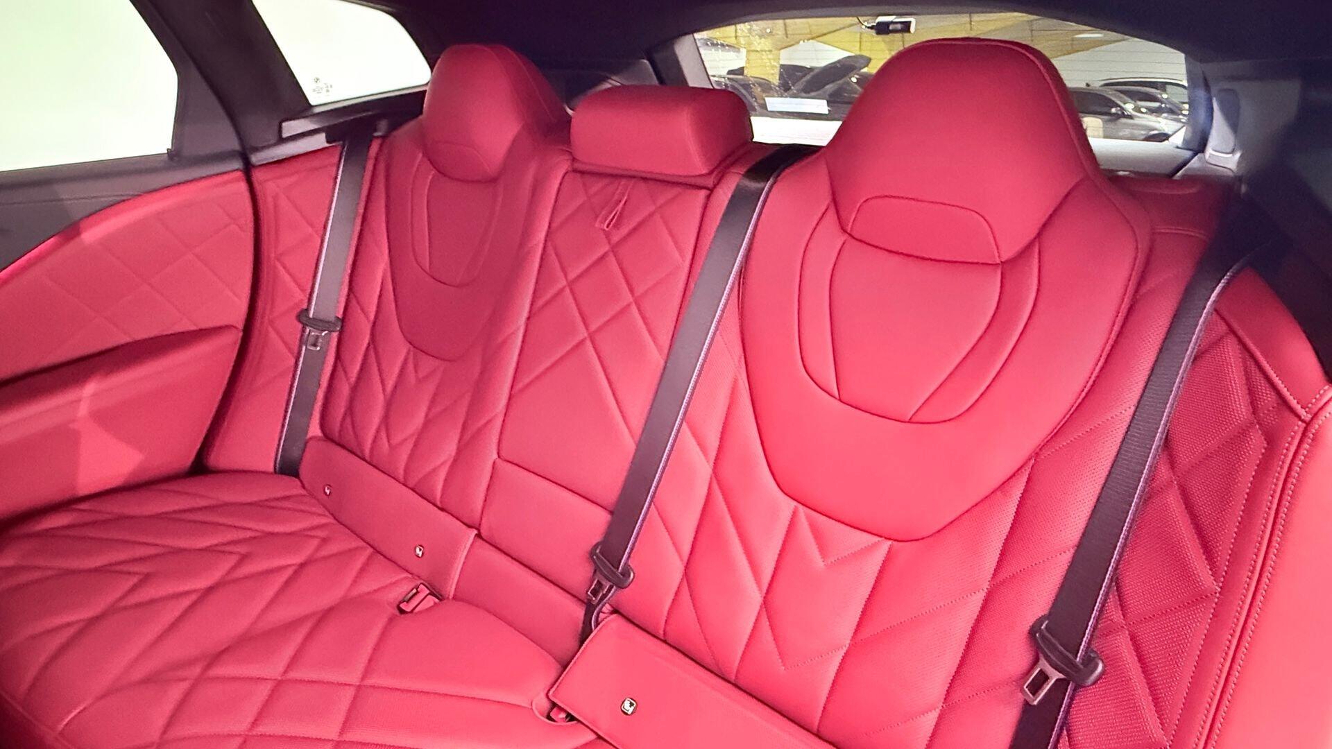 BMW XM view 12
