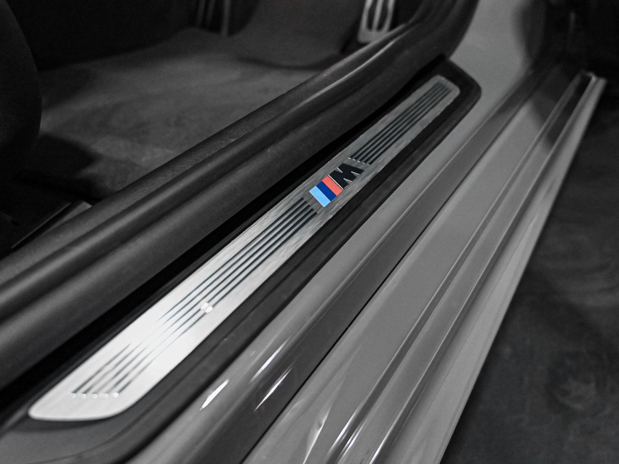 BMW 5 Series view 28
