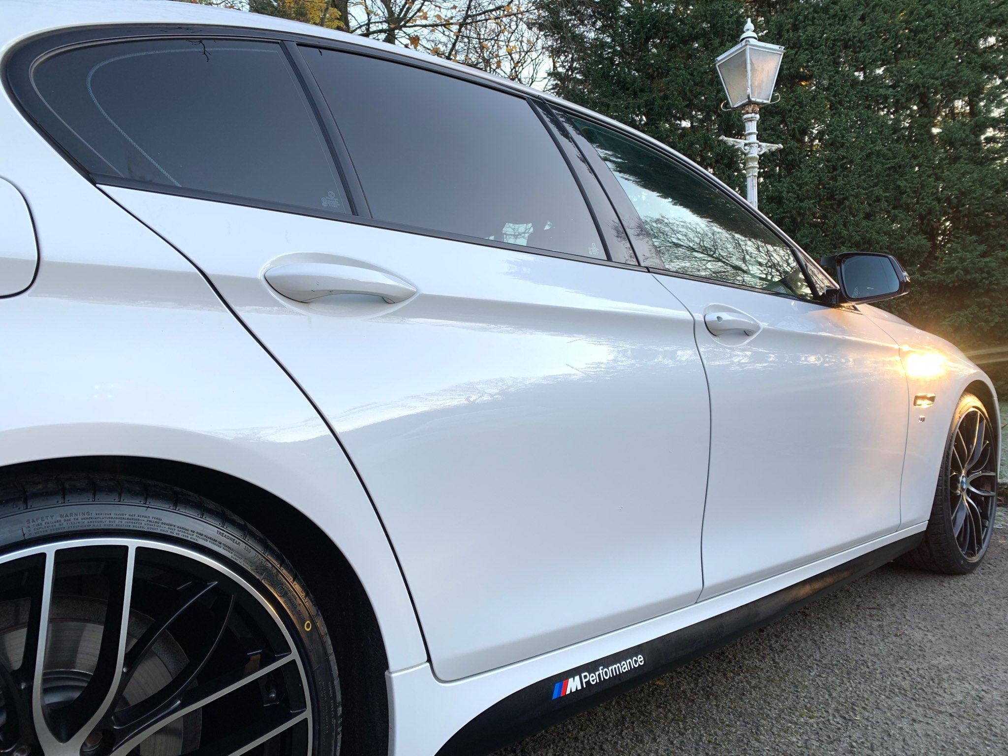 BMW 5 Series view 14
