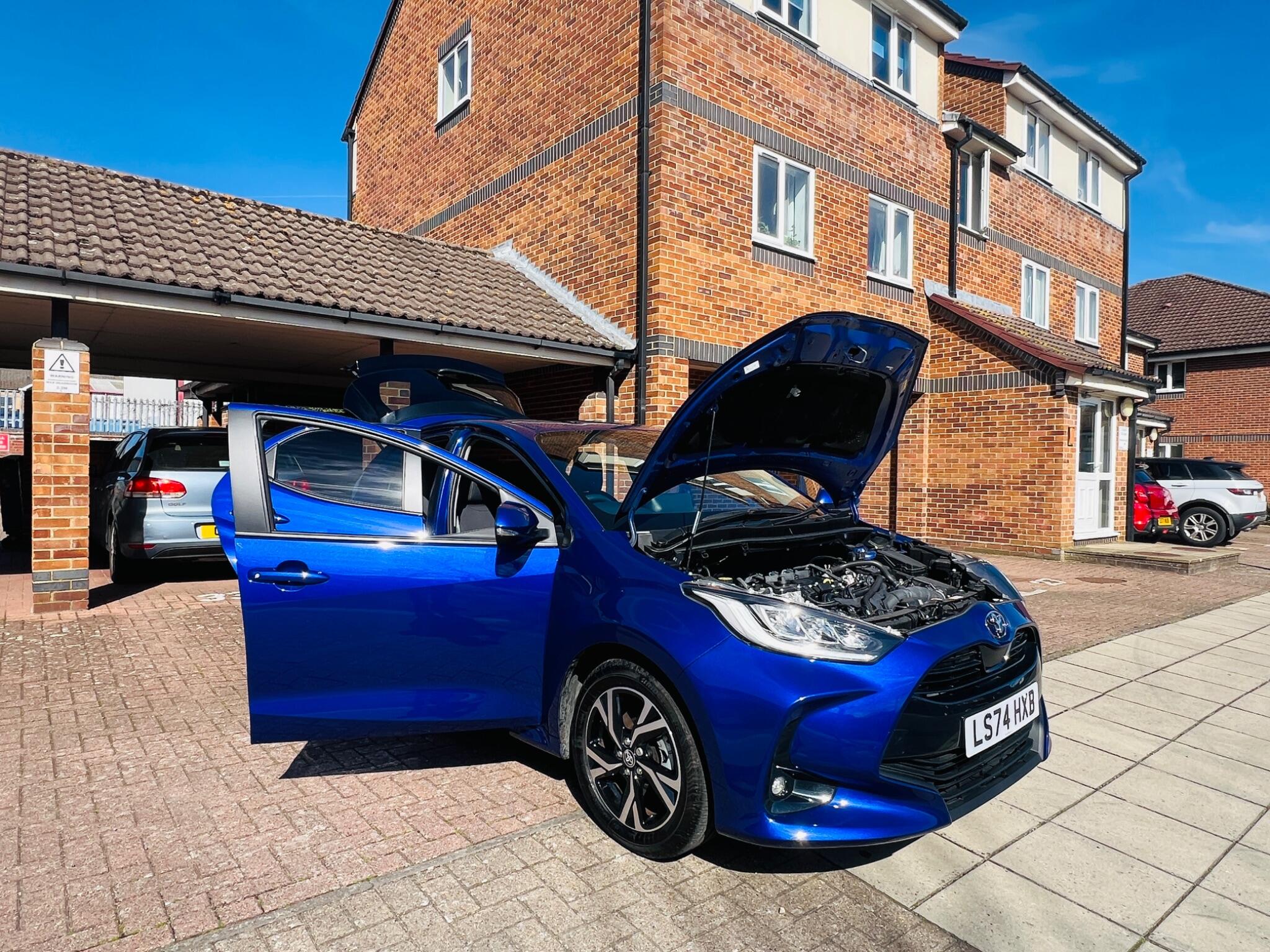 Toyota Yaris view 3