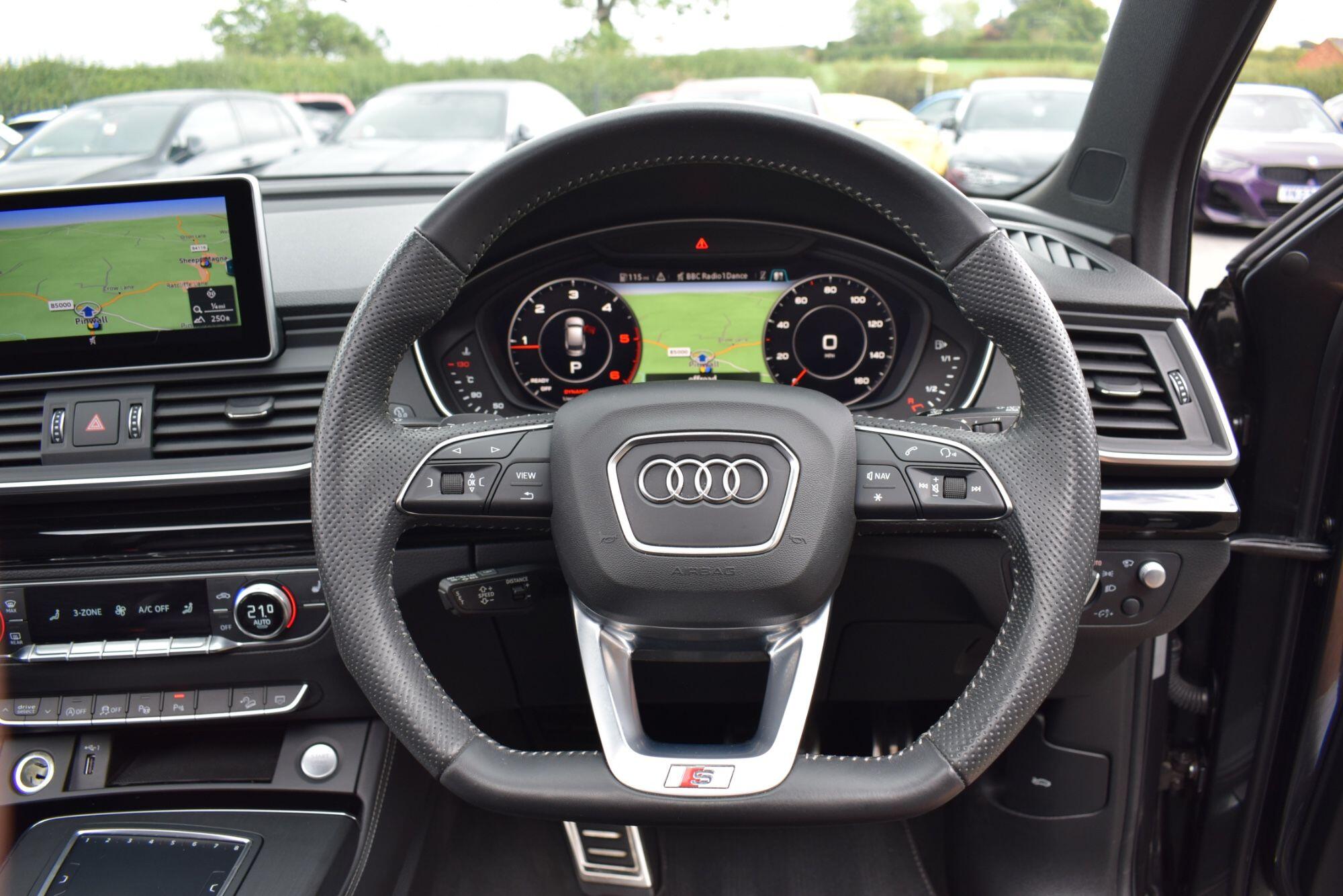Audi Q5 view 10