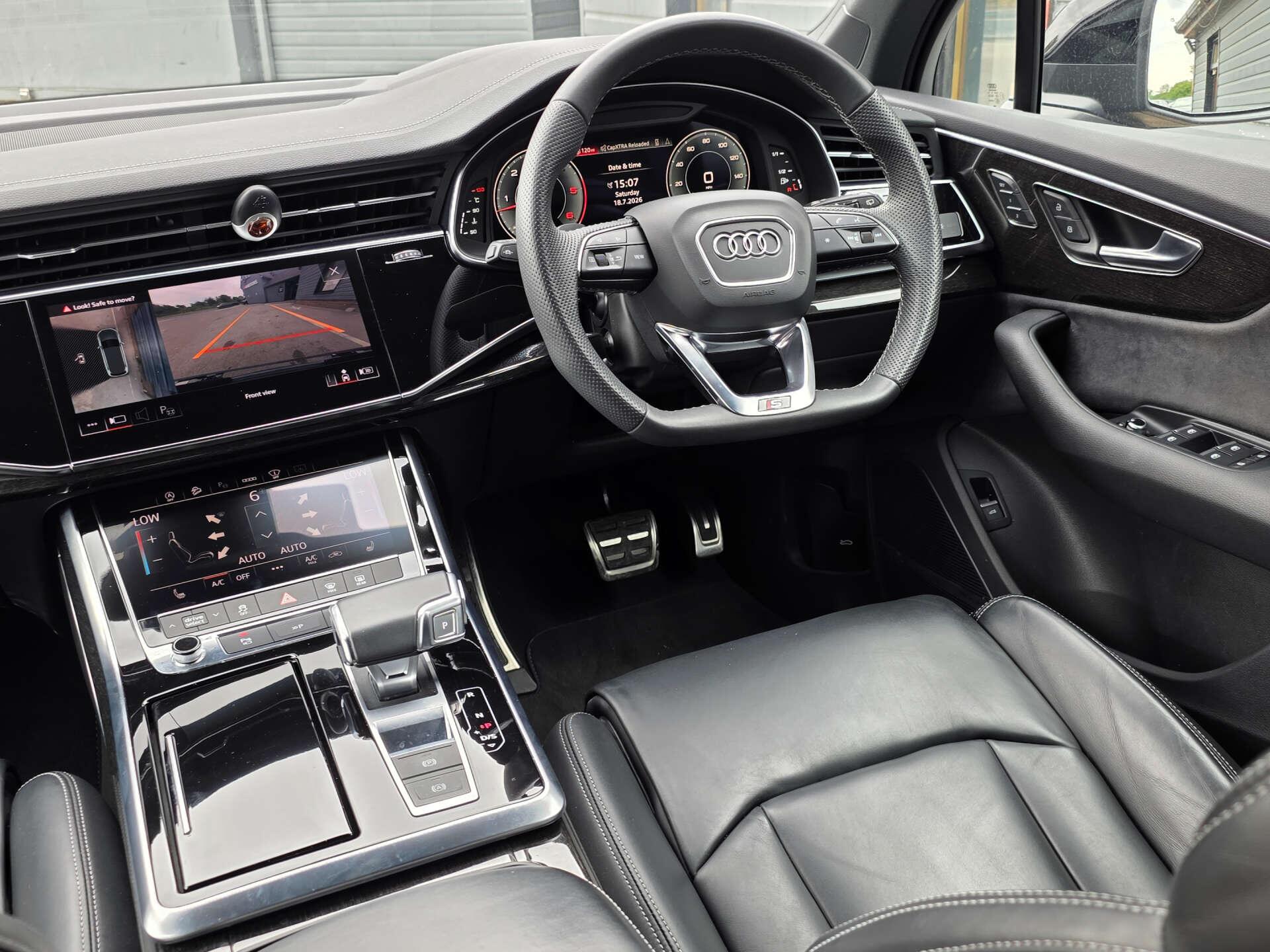 Audi Q7 view 22