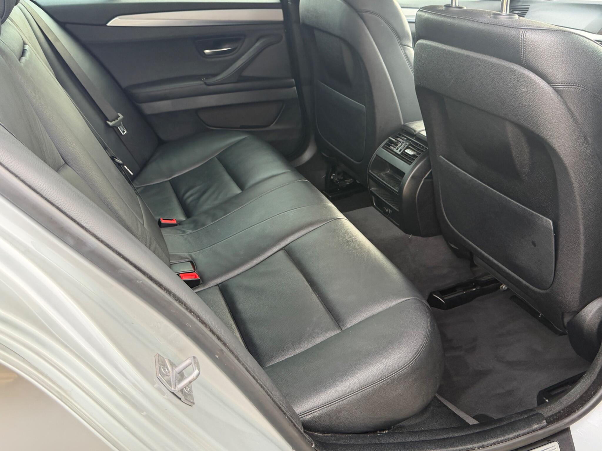 BMW 5 Series view 21