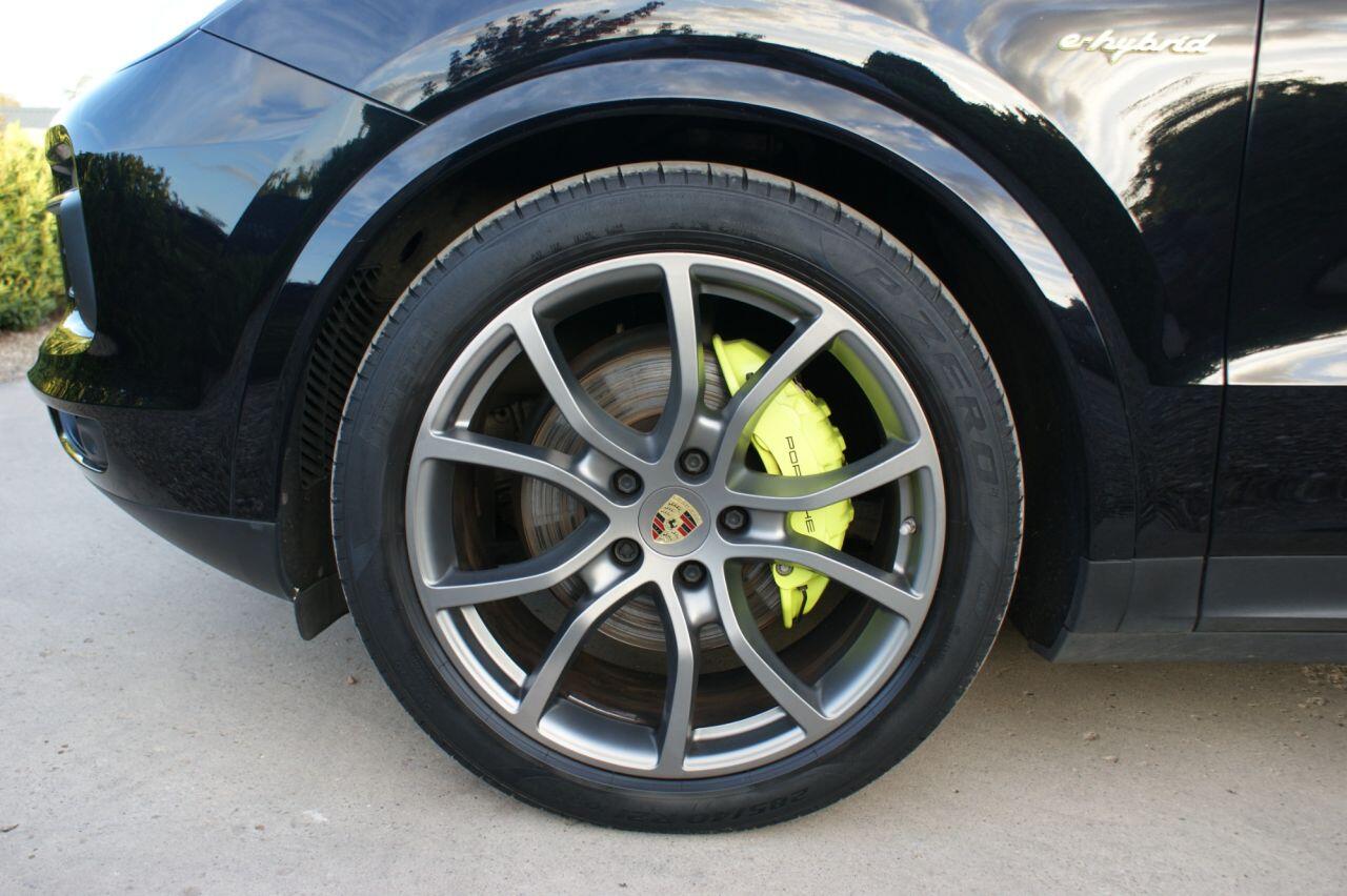 Porsche Cayenne view 25