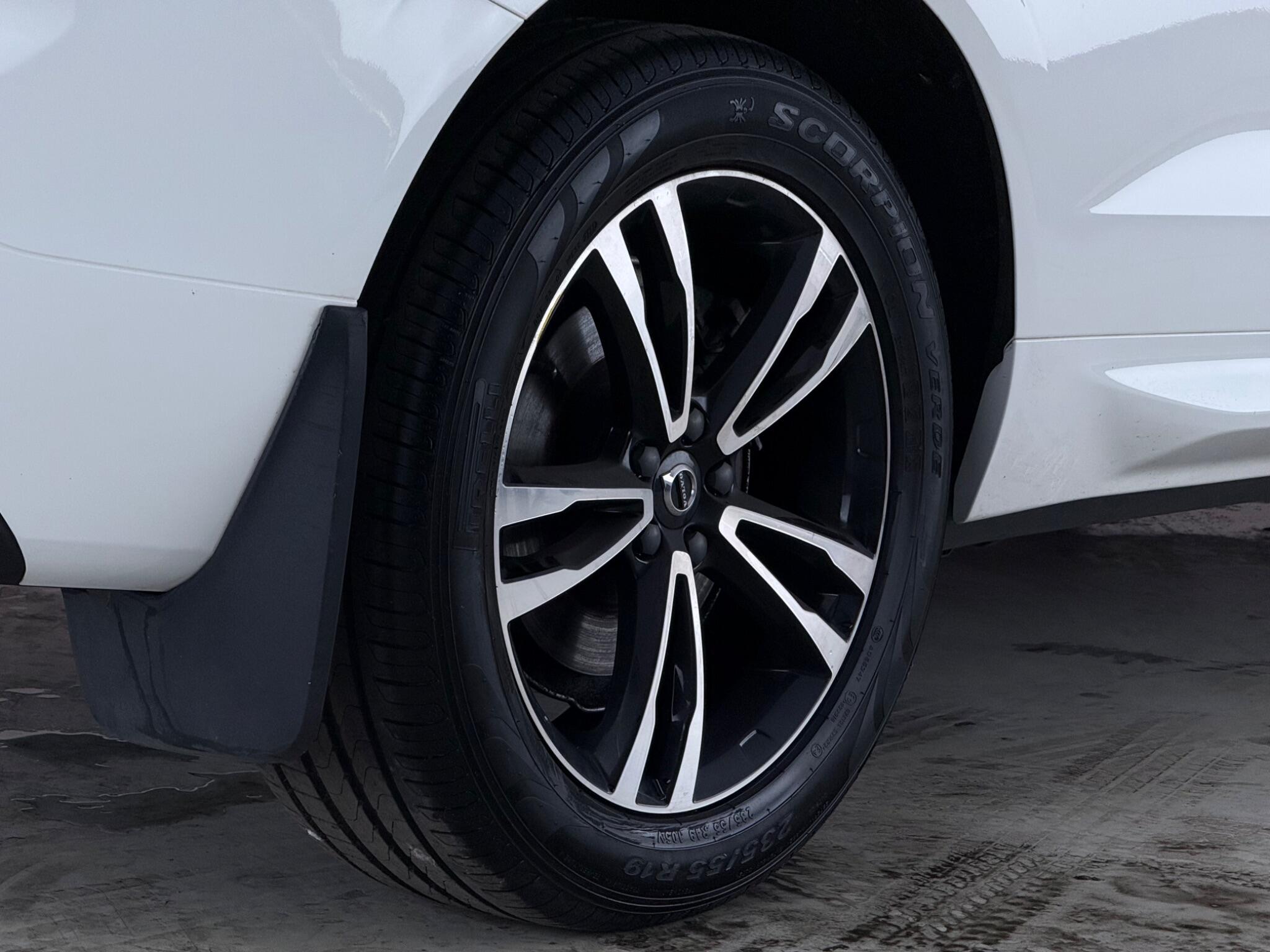 Volvo XC60 view 9