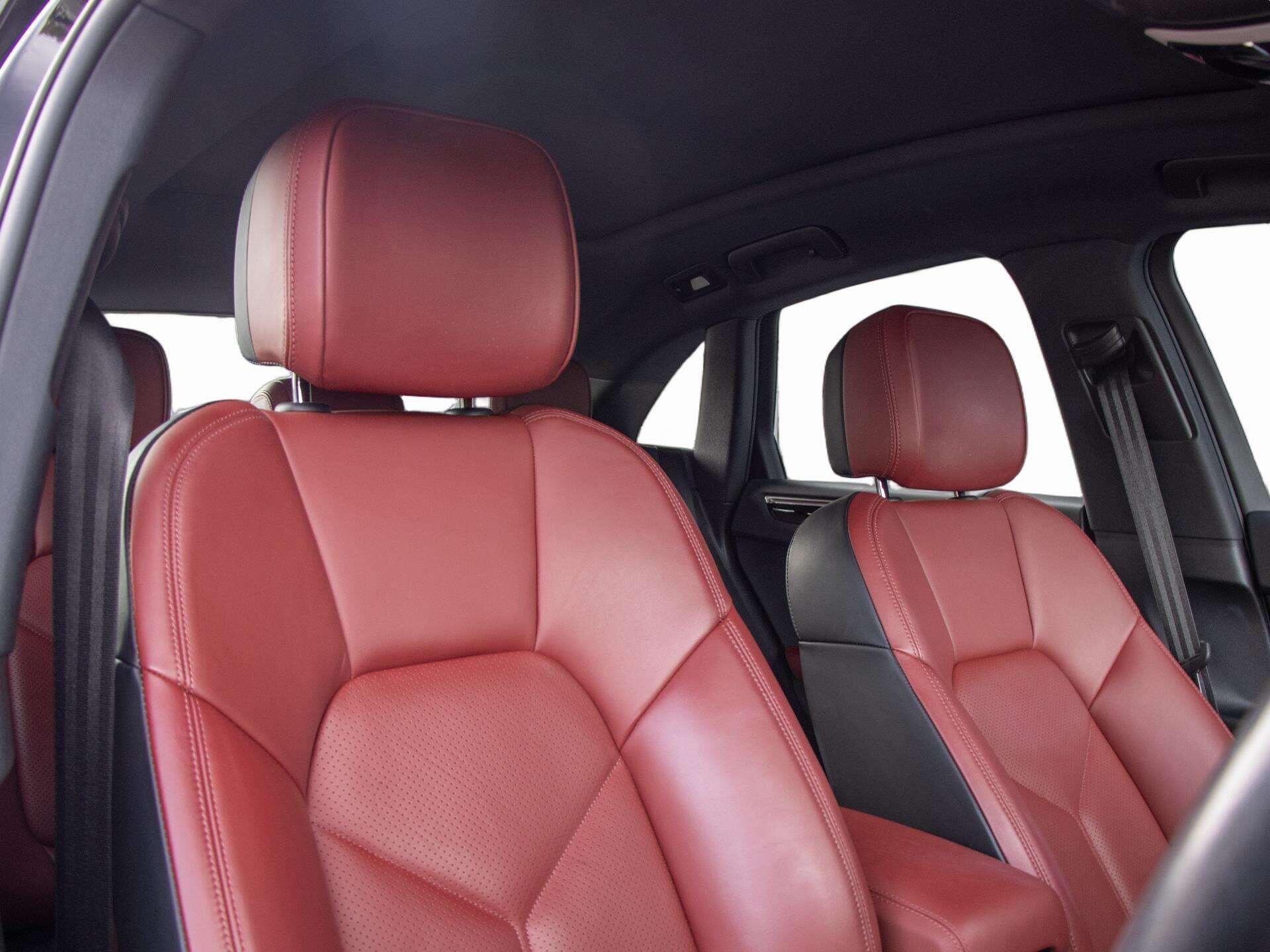Porsche Macan view 16