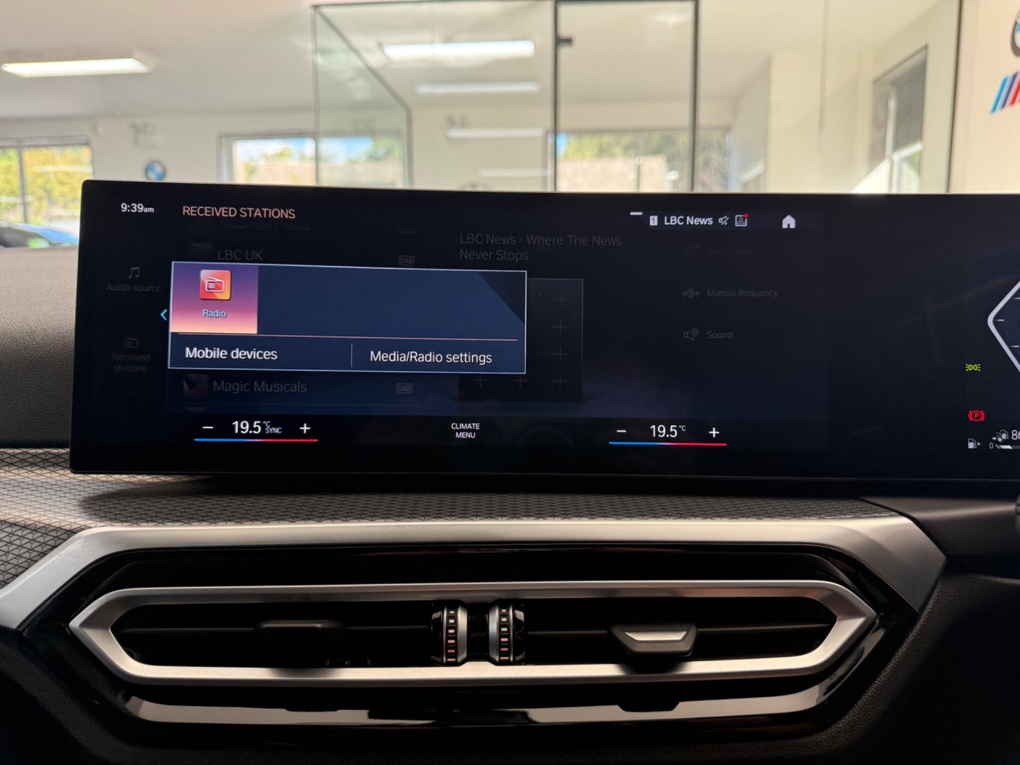 BMW 3 Series view 22