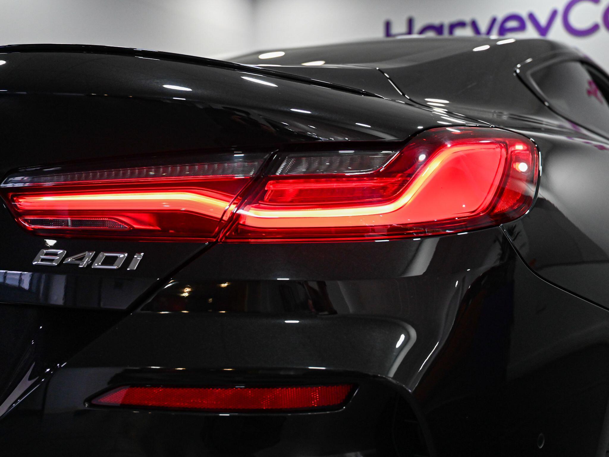 BMW 8 Series view 25
