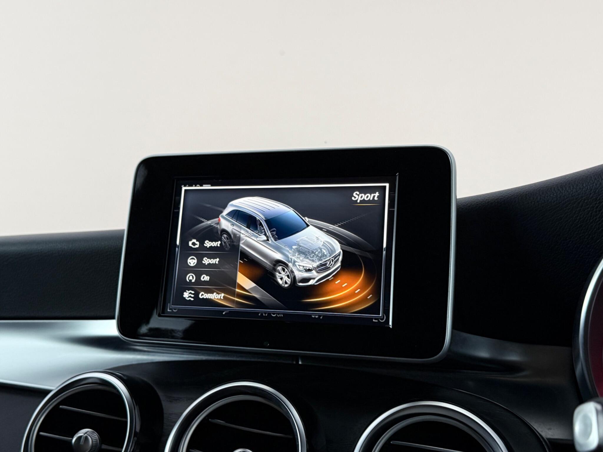 Mercedes-Benz GLC view 27
