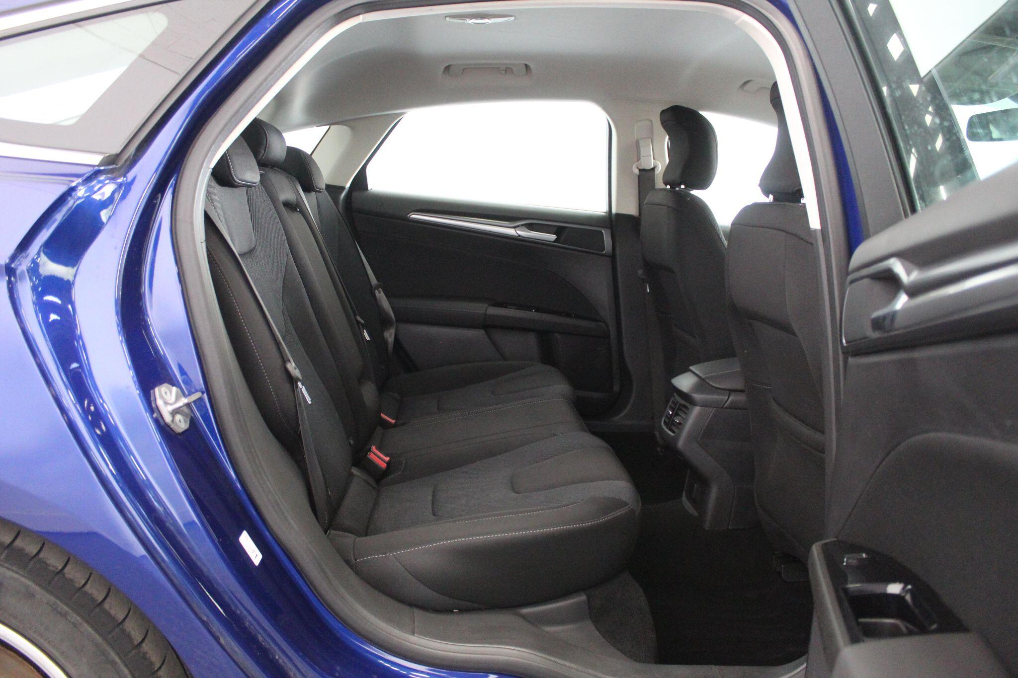 Ford Mondeo view 51