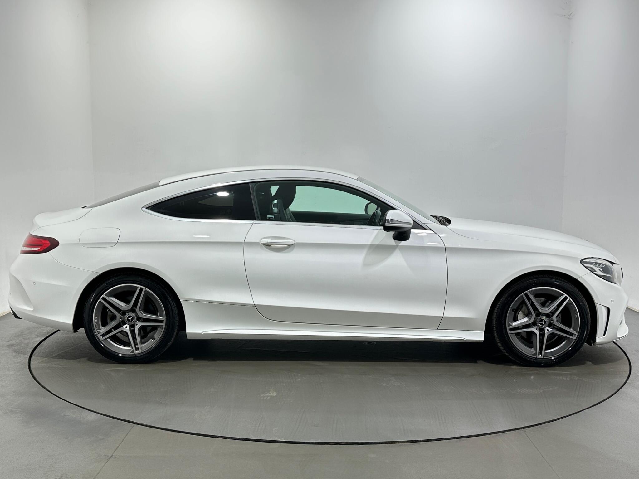 Mercedes-Benz C-Class view 9