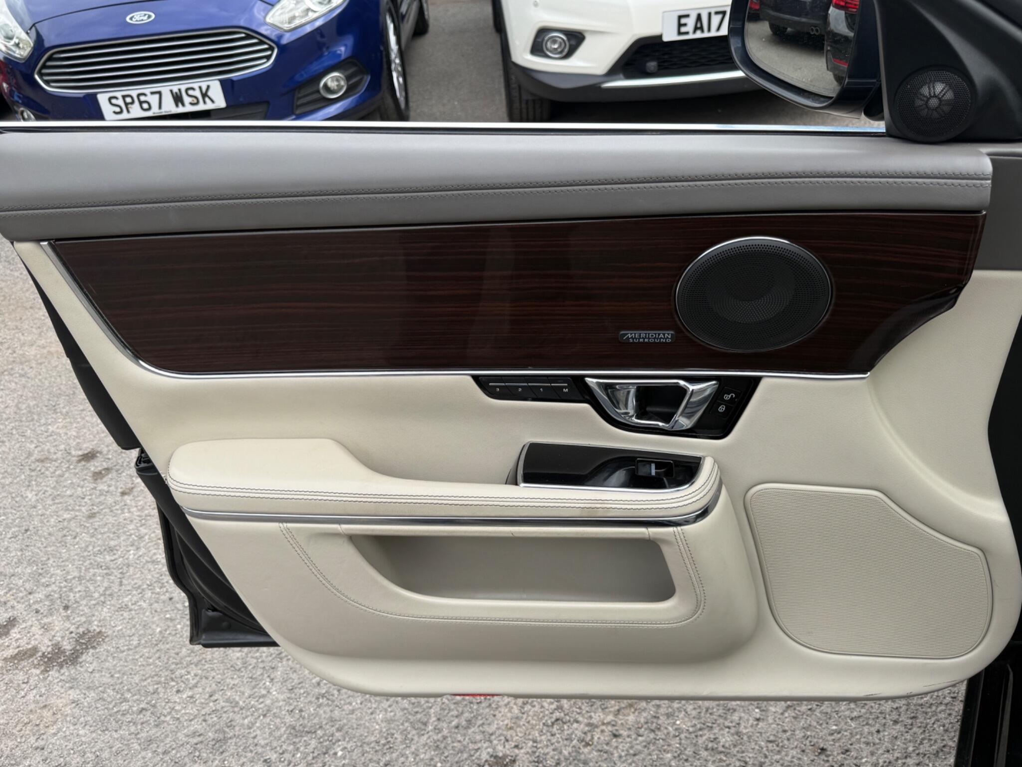 Jaguar XJ - Image 60