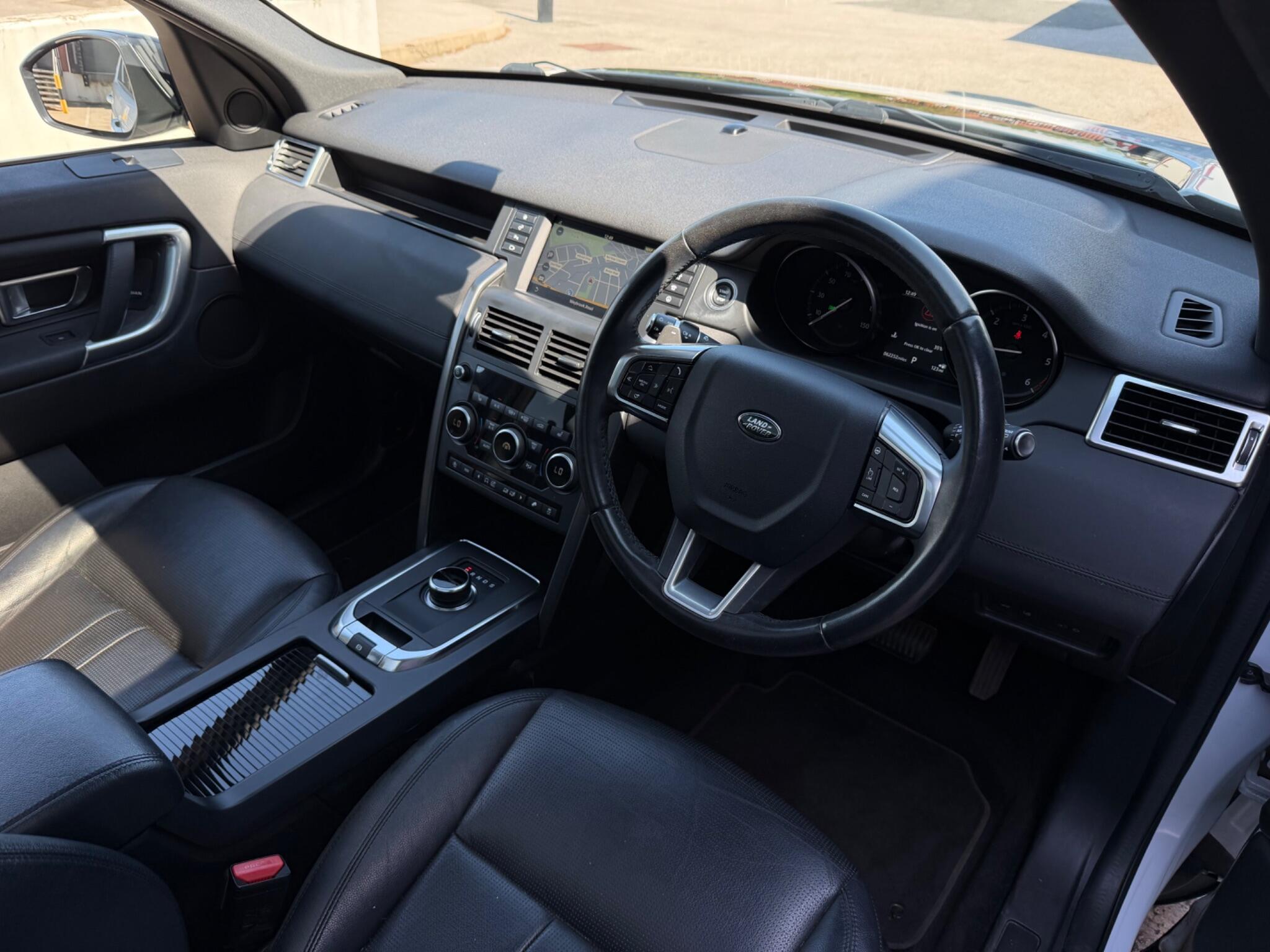 Land Rover Discovery Sport view 11