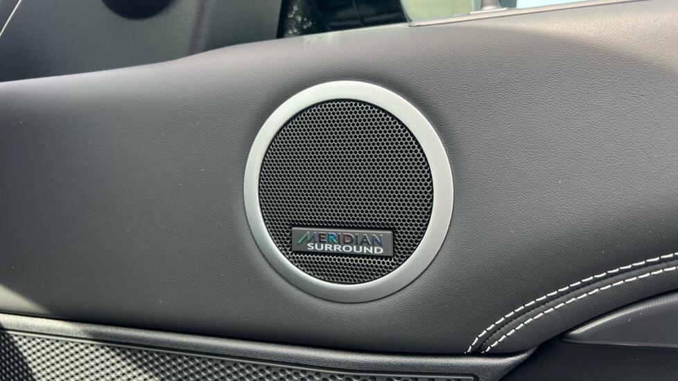 Land Rover Discovery view 26
