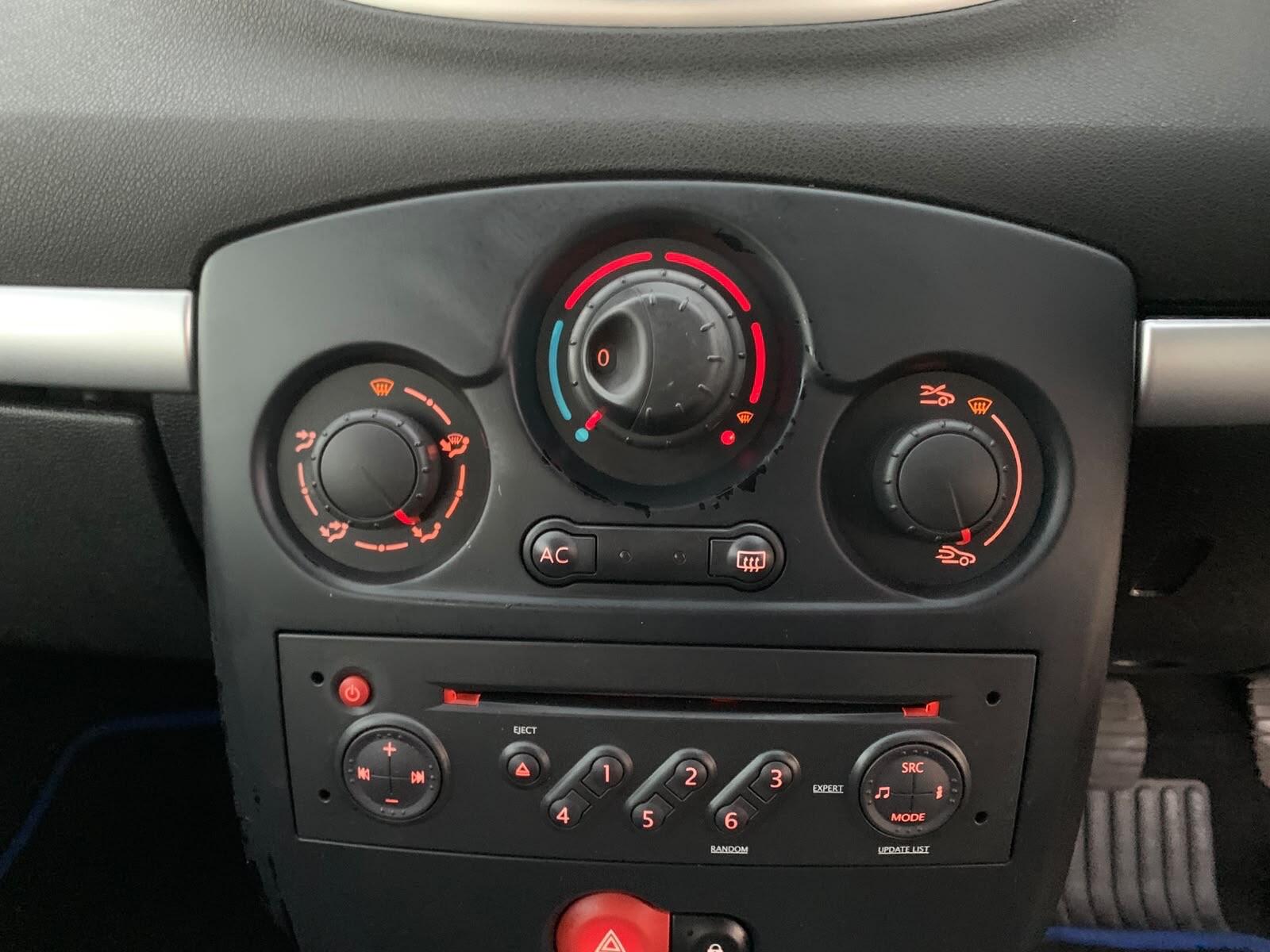 Renault Clio - Image 26