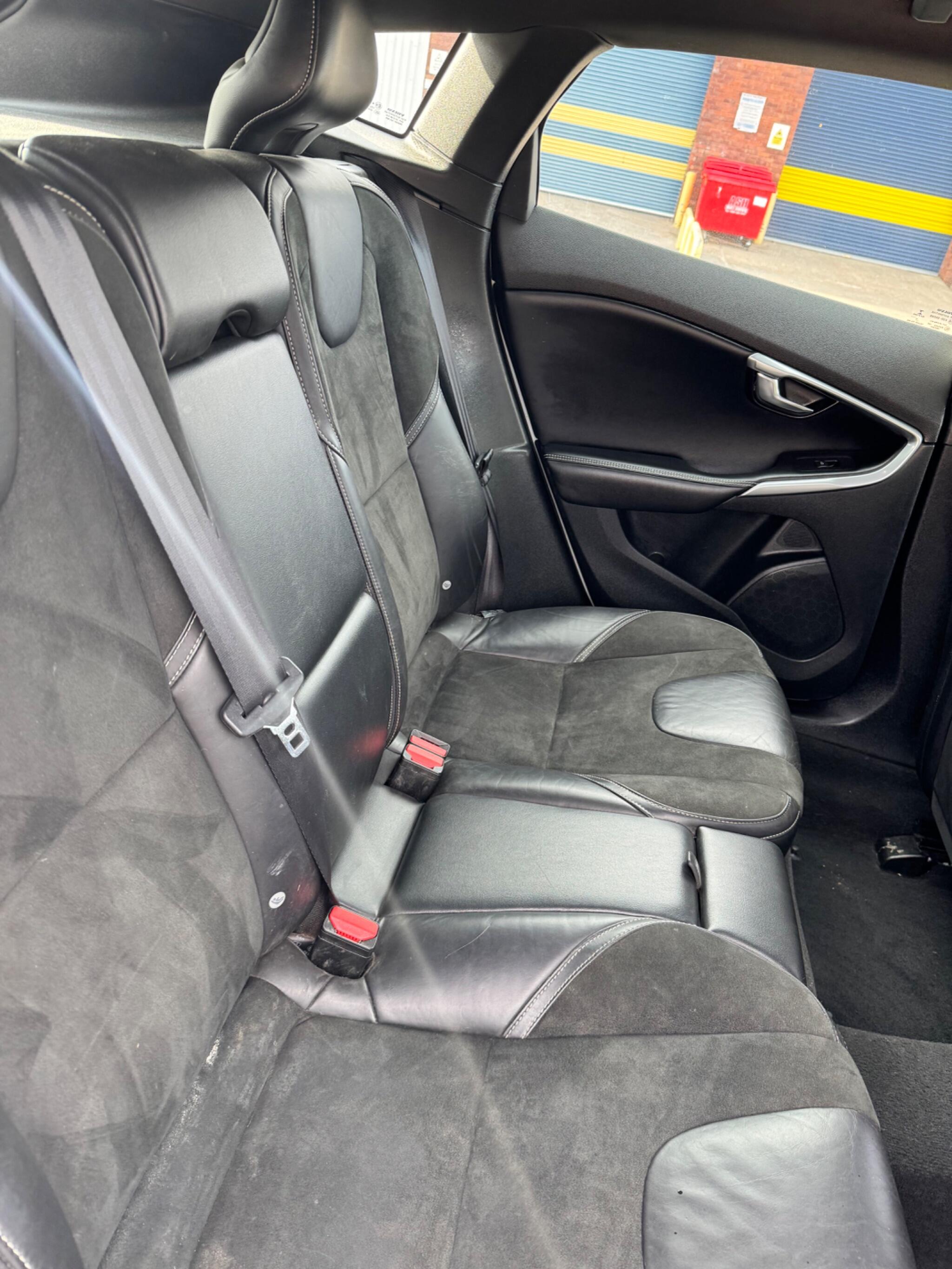 Volvo V40 view 26