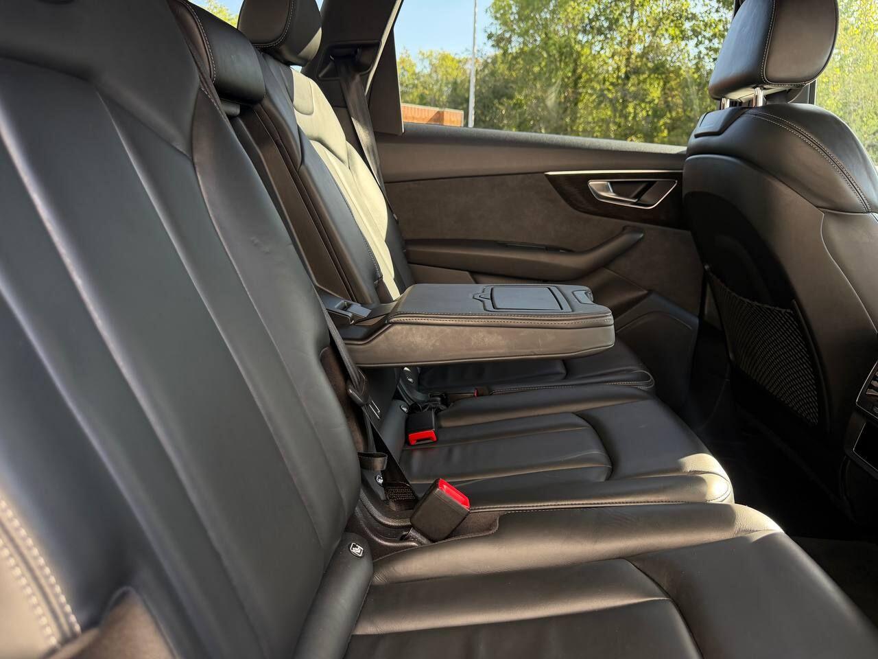 Audi Q7 view 18
