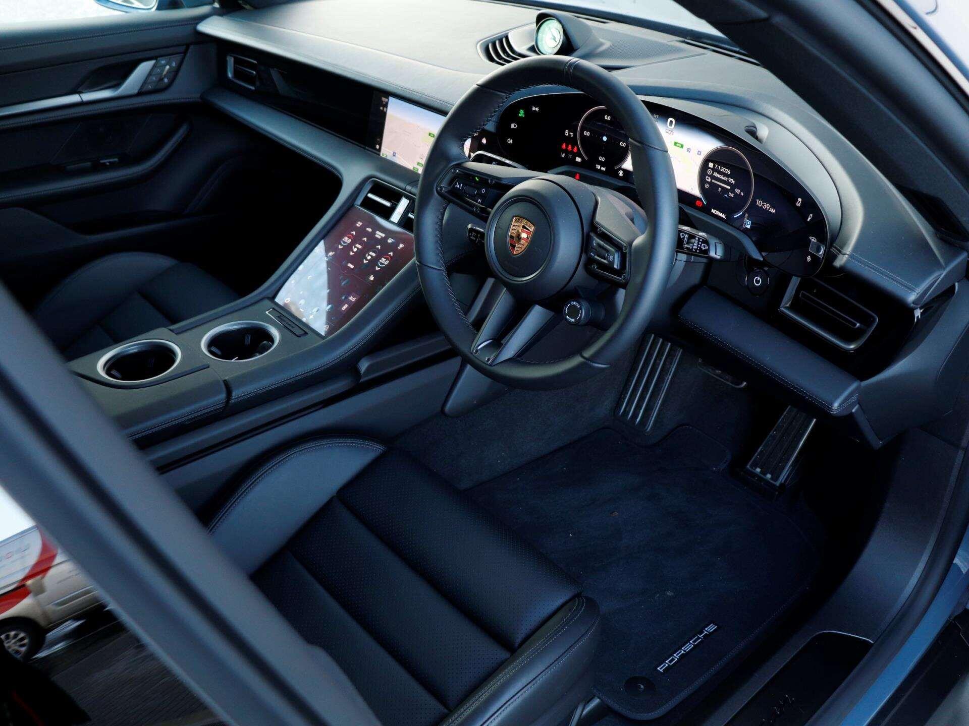 Porsche Taycan view 10