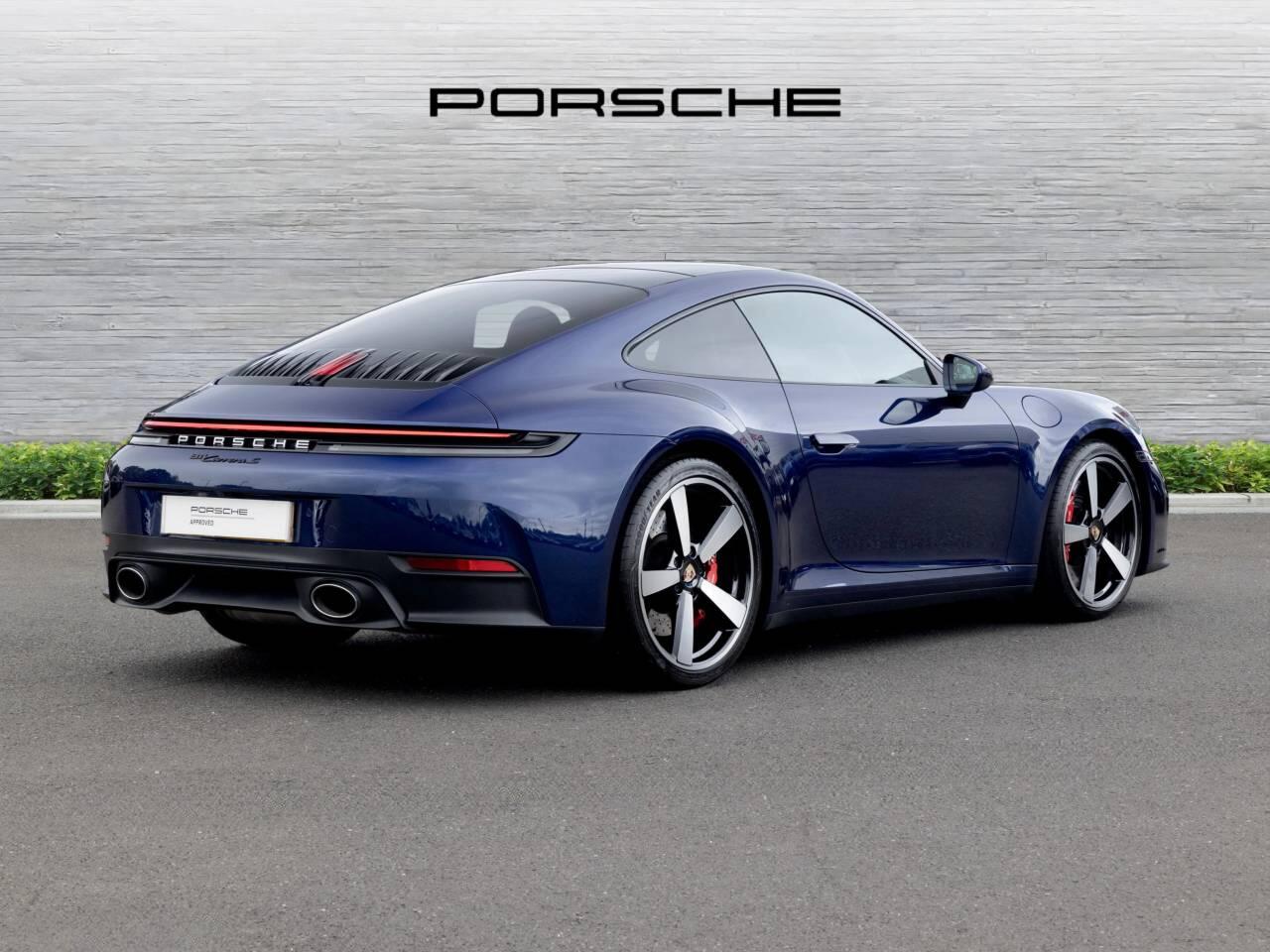 Porsche 911 view 3