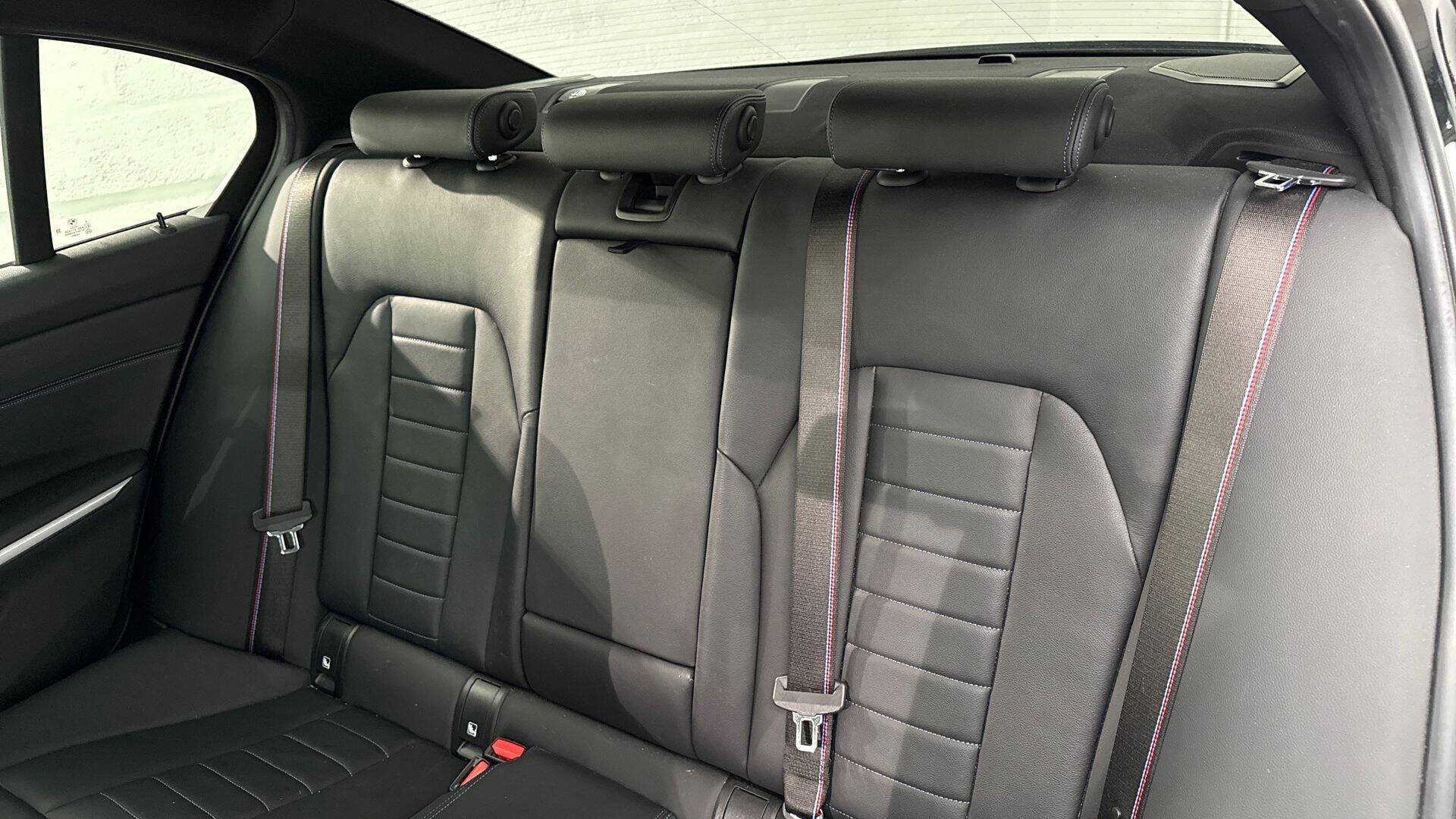 BMW 3 Series view 12