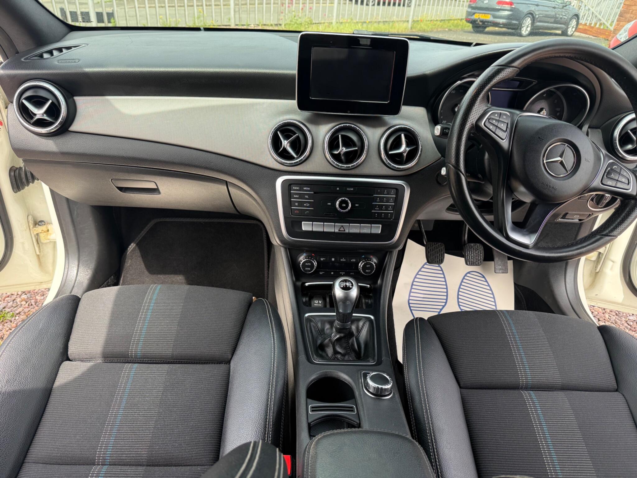 Mercedes-Benz Cla view 26