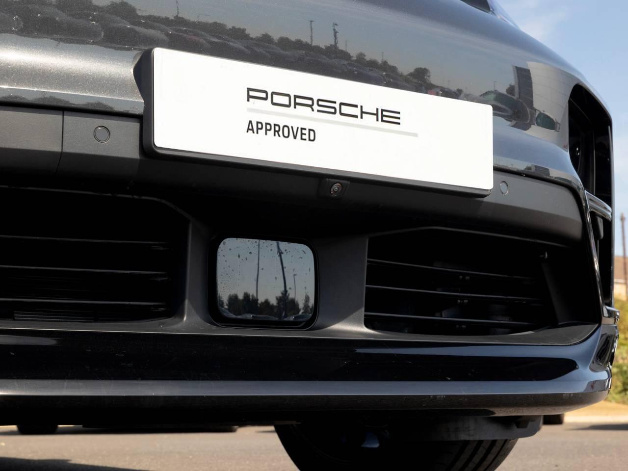 Porsche Macan view 90