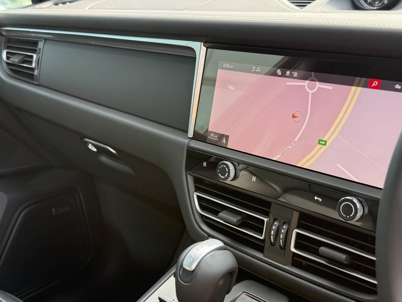 Porsche Macan view 27