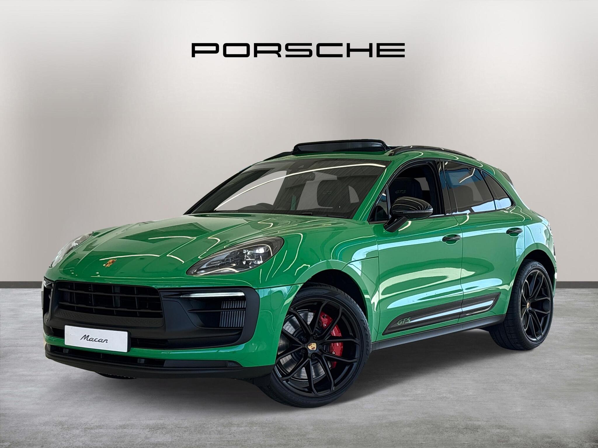 Porsche Macan view 3
