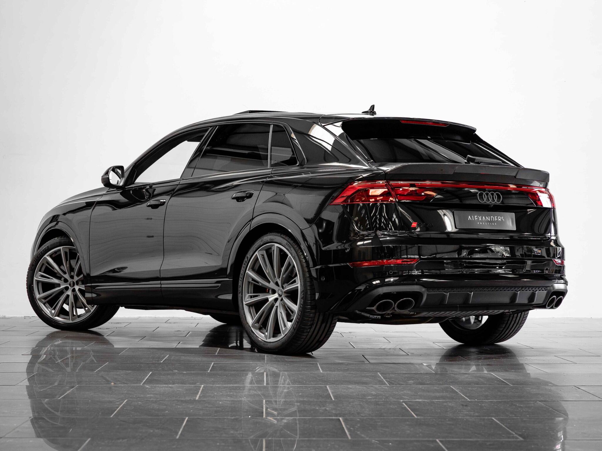 Audi SQ8 view 9