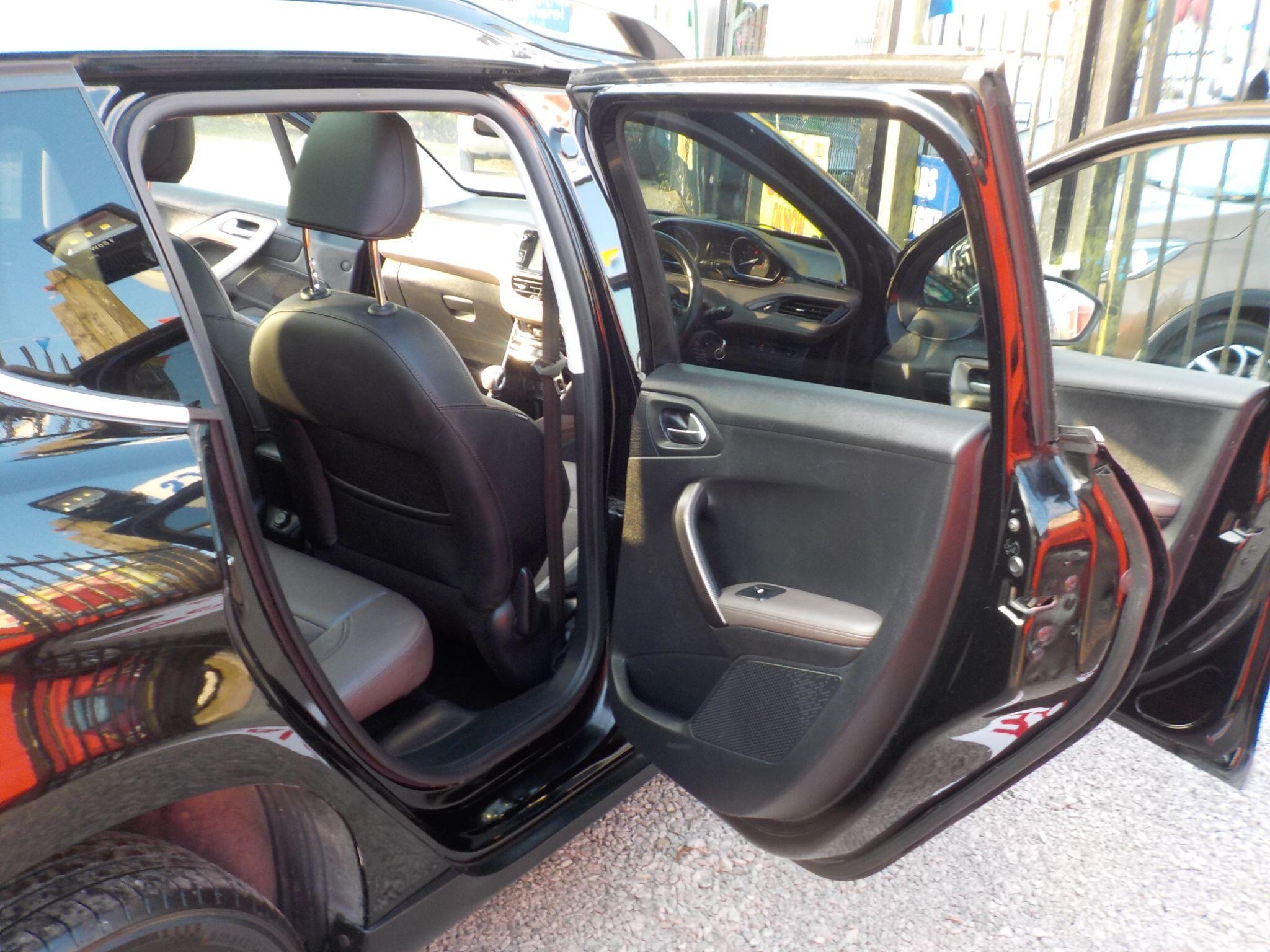 Peugeot 2008 1.6 BlueHDi Feline Euro 6 (s/s) 5dr (Calima)