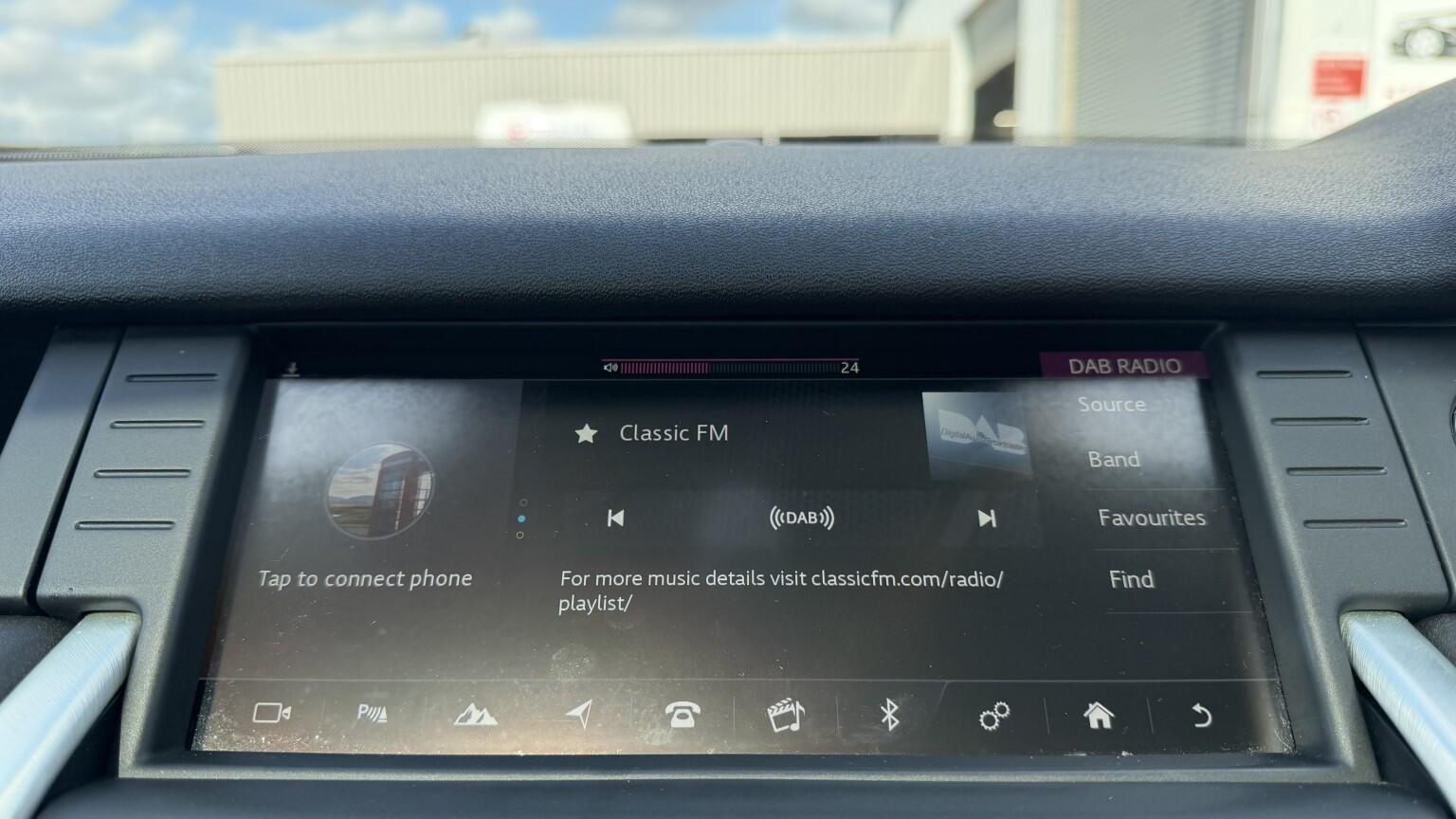 Land Rover Discovery Sport view 39