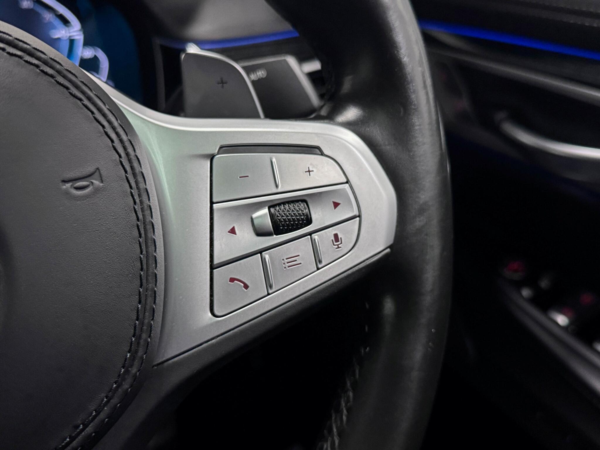 BMW 7 Series view 16