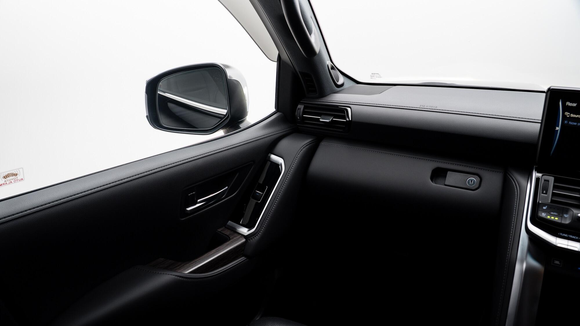 Toyota Land Cruiser view 15