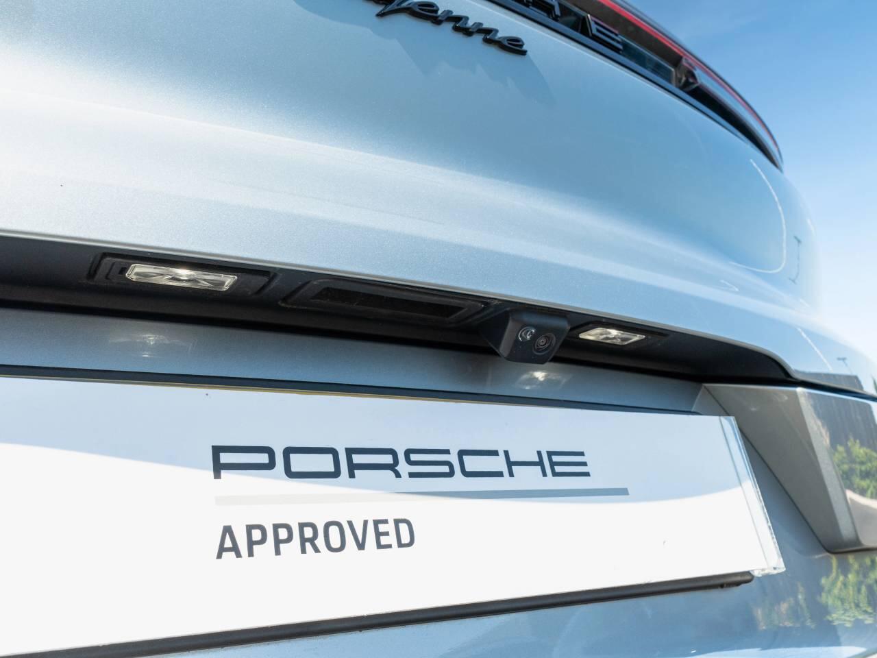Porsche Cayenne view 11
