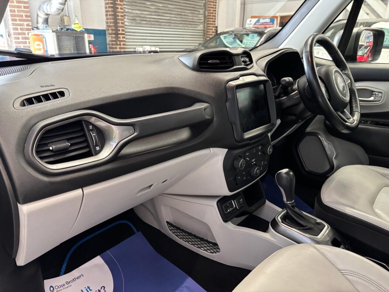 Jeep Renegade view 24