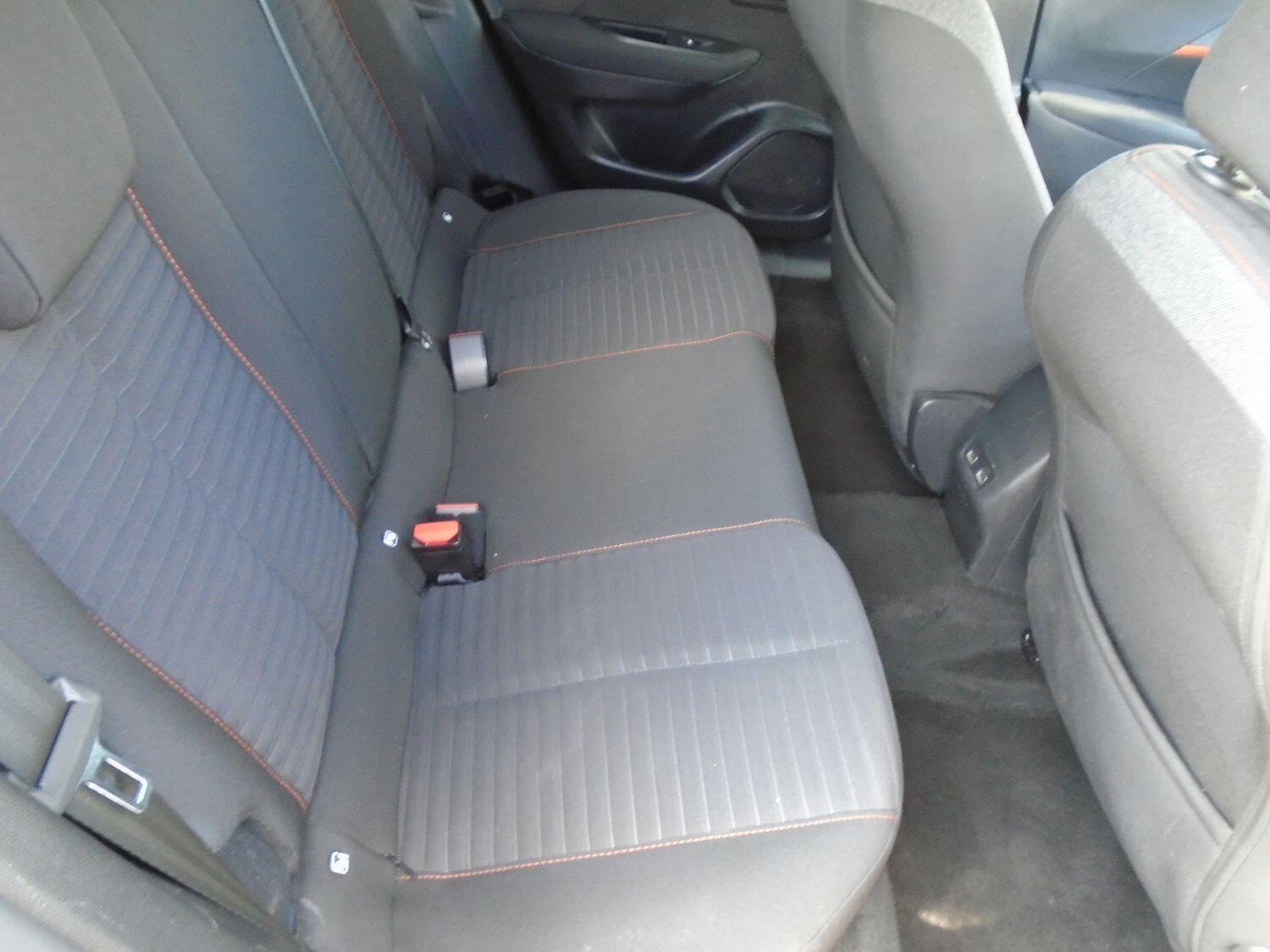 Peugeot E-2008 view 9